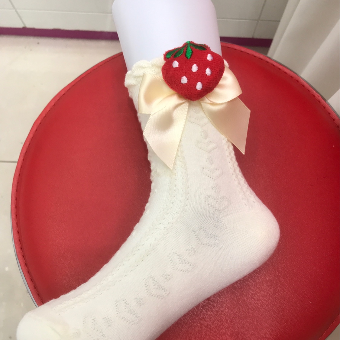 All-cotton women's socks with enlarged strawberries details Picture