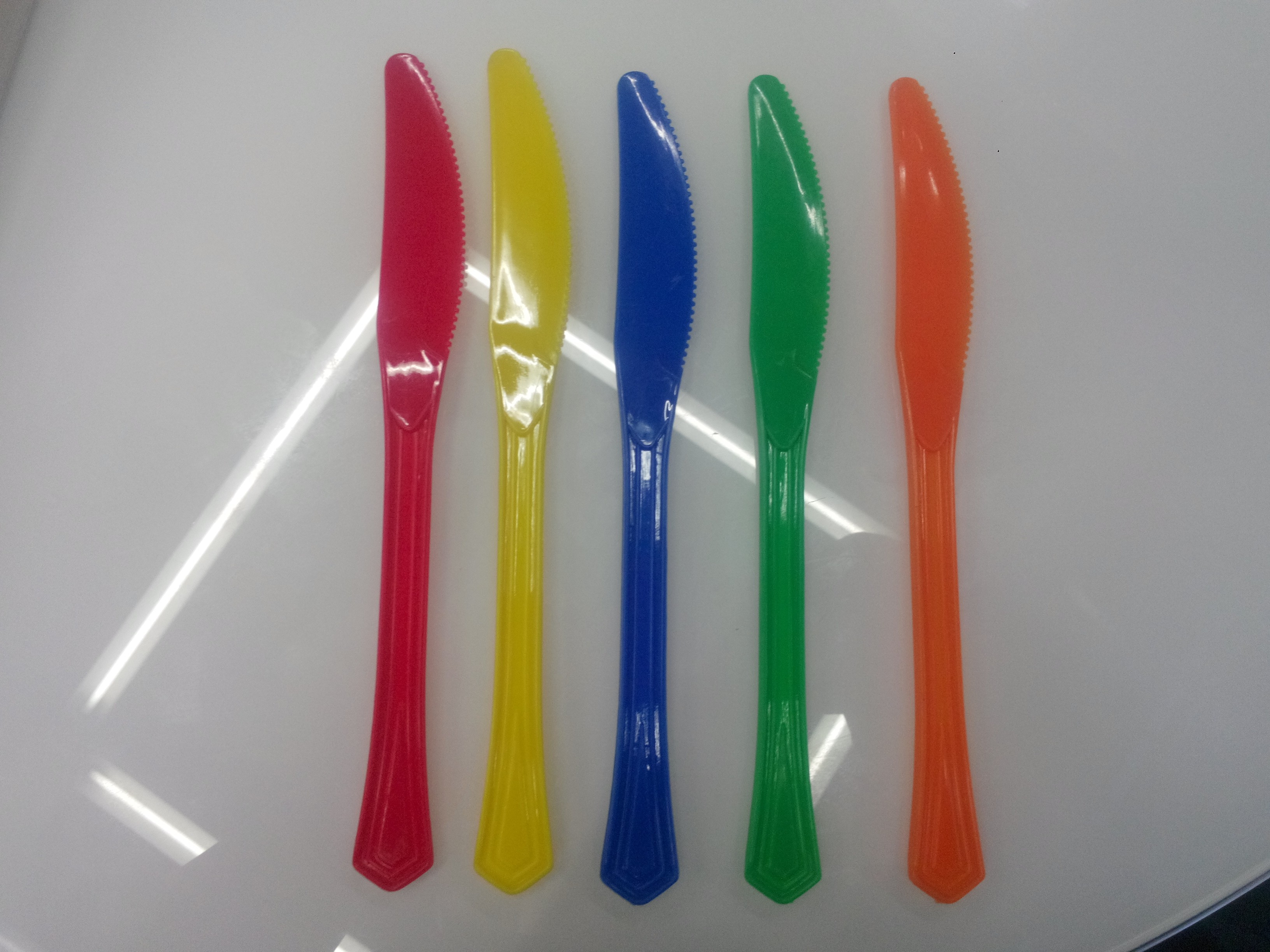 Disposable Plastic Tableware Plastic Knife, Disposable Color Knife, Disposable Plastic Knife, Disposable Color Plastic Tableware Color Knife, Fork And Spoon Item Picture
