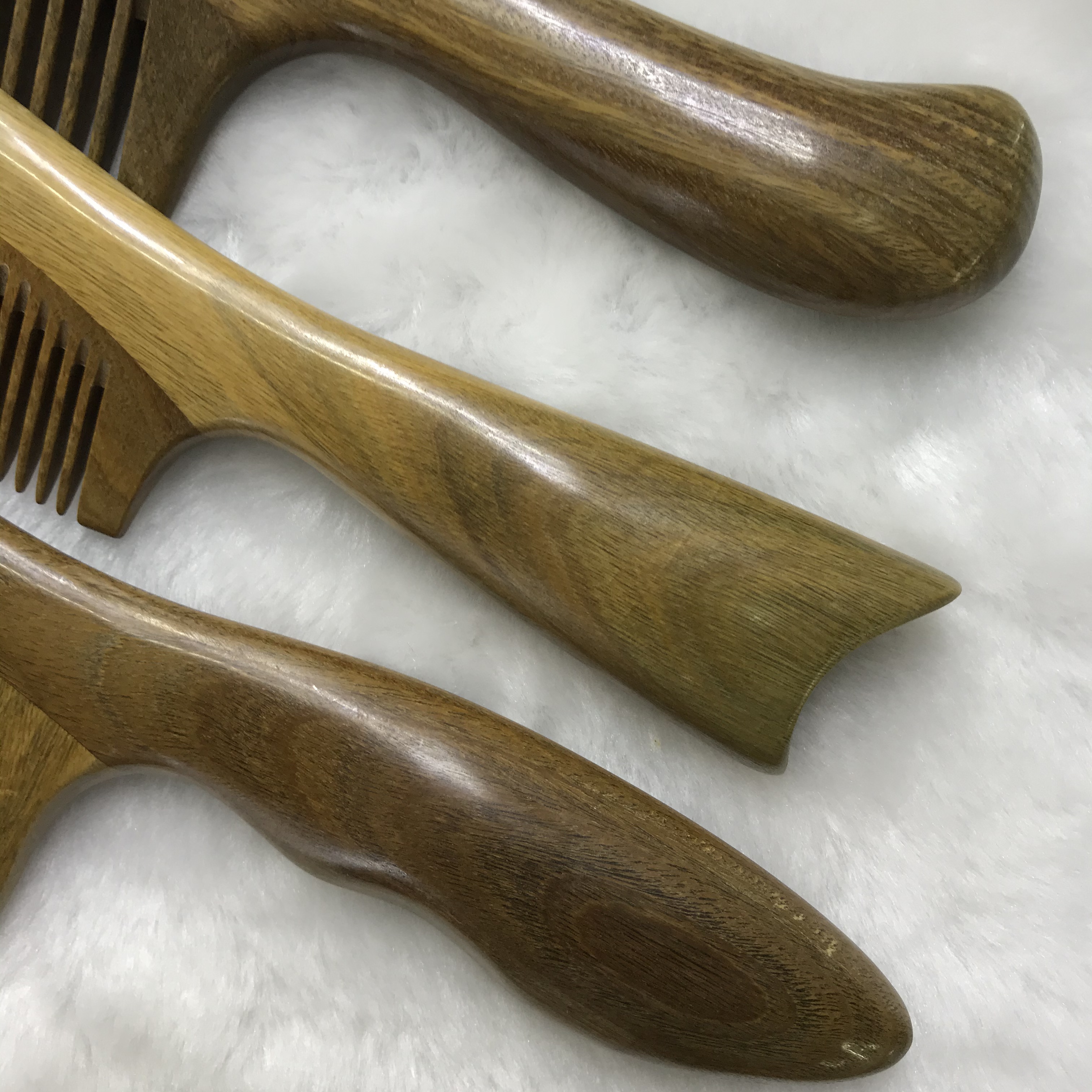 Natural wood green sandalwood comb, long handle, fine-toothed comb, straight hair comb, anti-static massage comb detail image 9