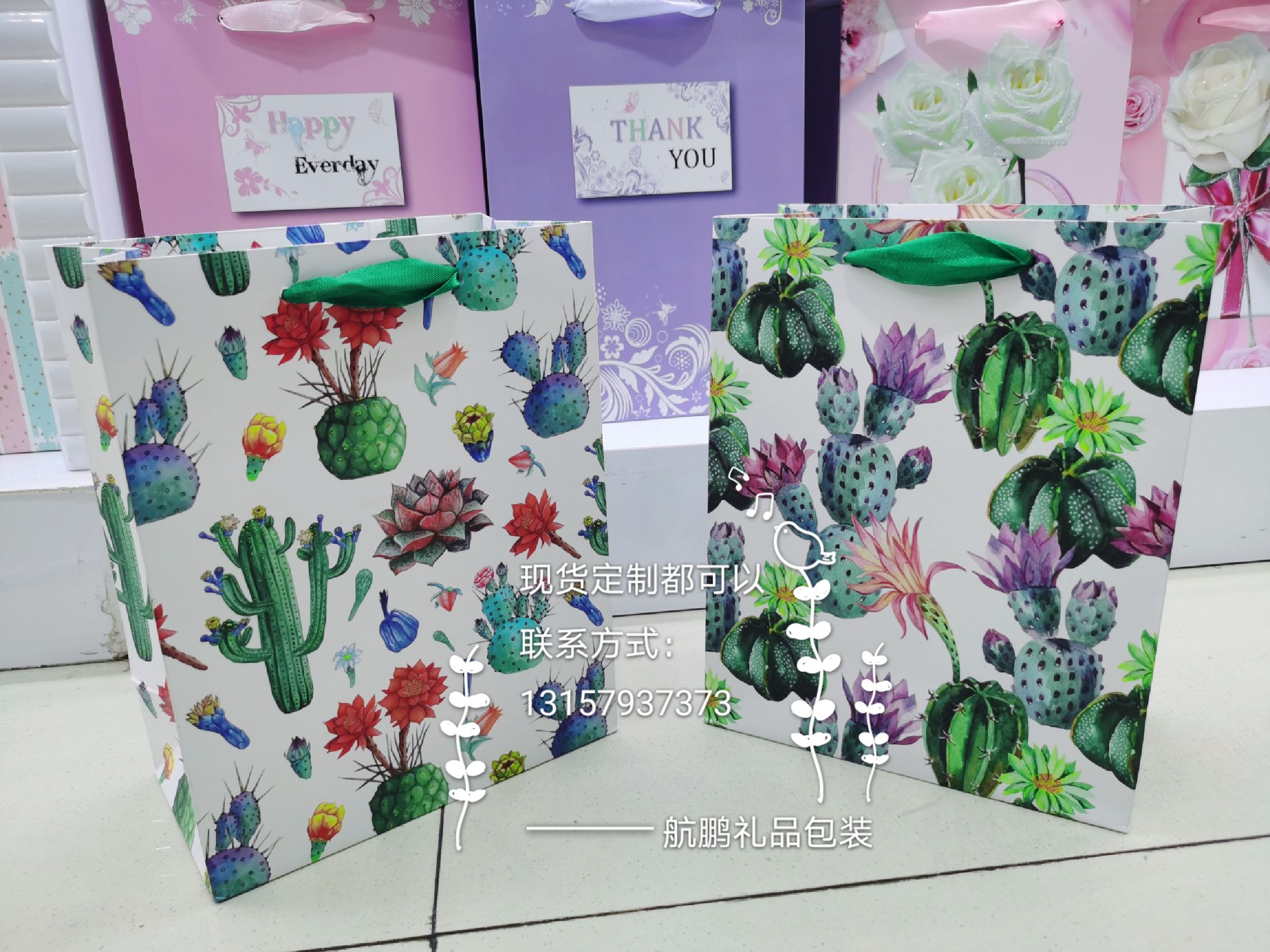 Factory in-stock hand-painted cactus gift bags, personalized white card plant potted plant hand-held bags, paper bags, custom printed logo