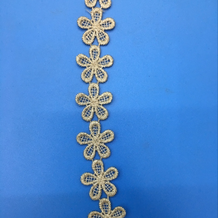 晶彩花边、水溶金丝线花朵花边太阳花条码花边。 Application Scenario