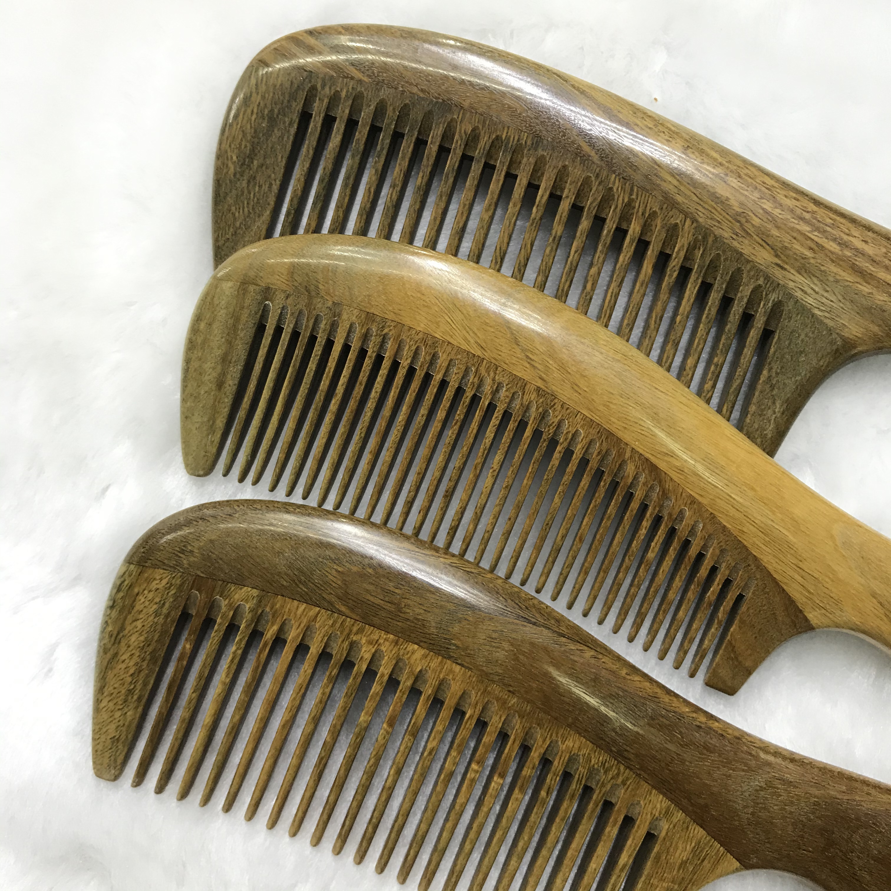 Natural wood green sandalwood comb, long handle, fine-toothed comb, straight hair comb, anti-static massage comb detail image 10