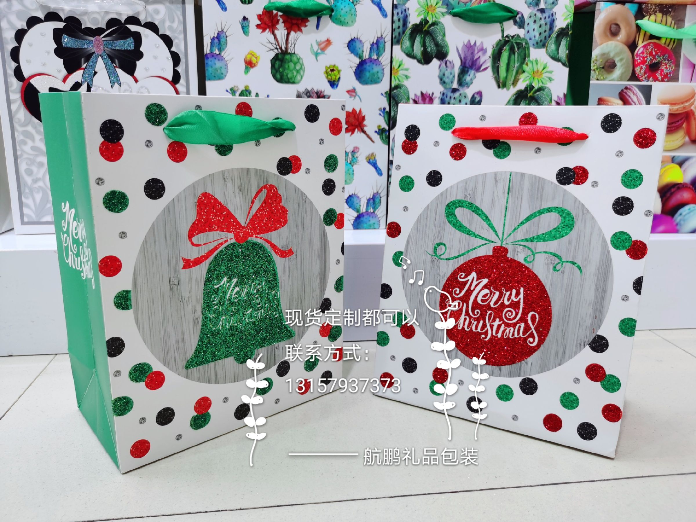 In-stock Christmas gift bags, exquisite printed kraft paper bags, universal hand-held shopping bags, white card paper bags, with logo printing available details Picture