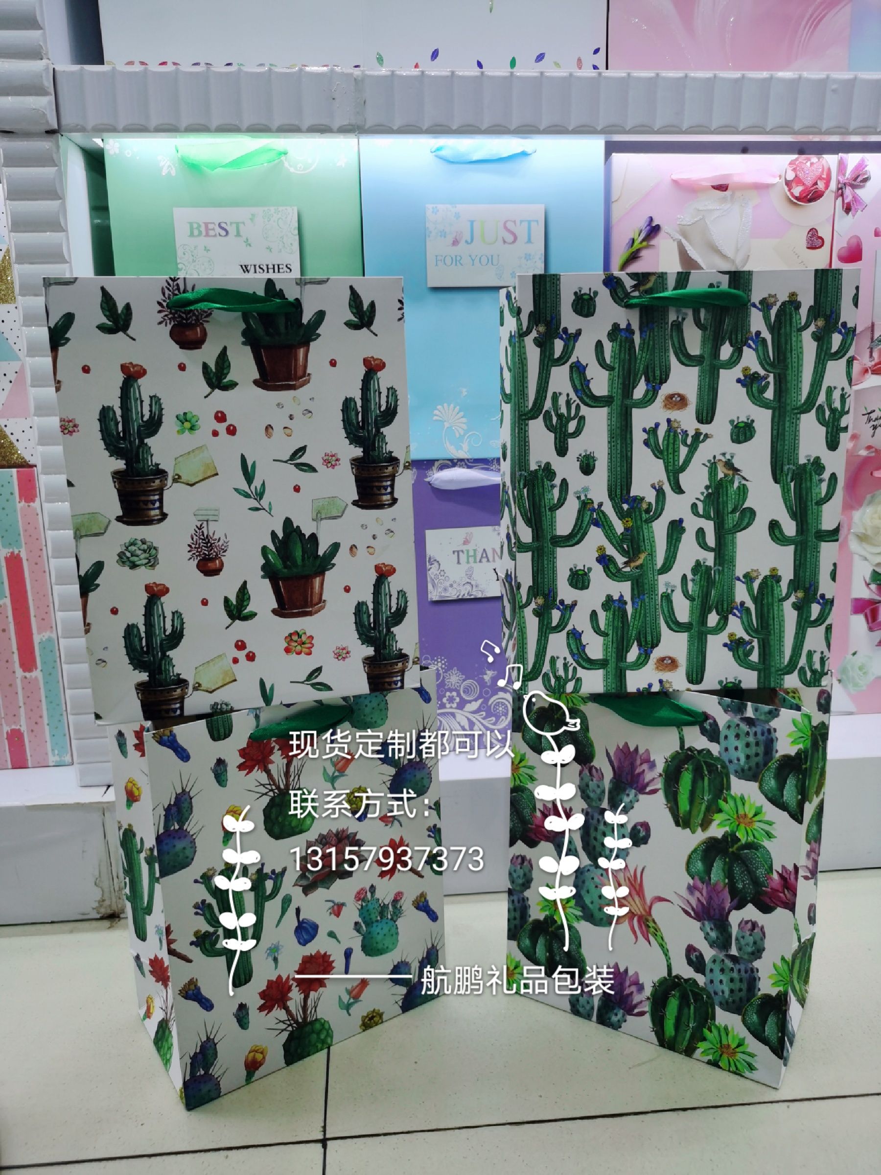Factory in-stock hand-painted cactus gift bags, personalized white card plant potted plant hand-held bags, paper bags, custom printed logo Specification image