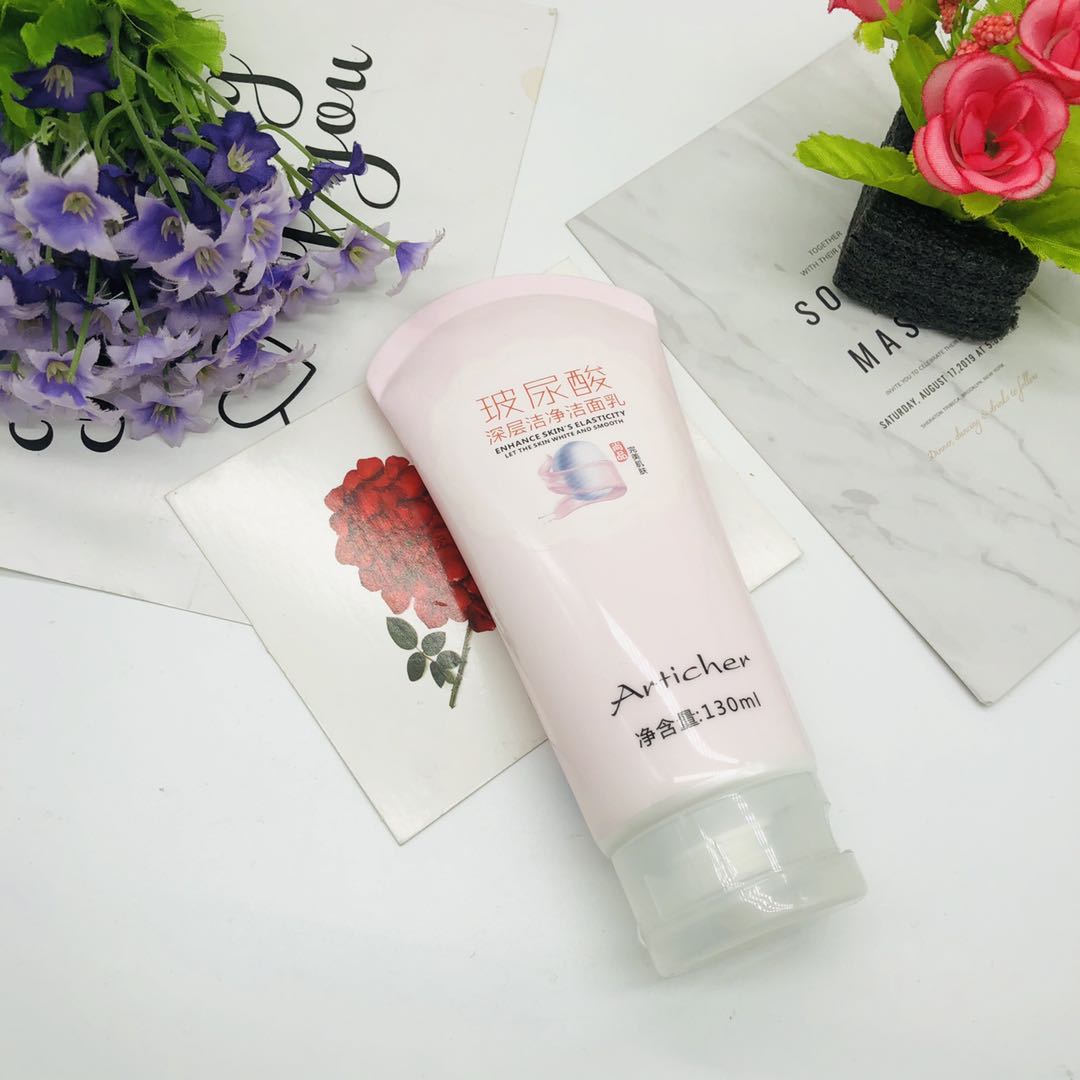 Hyaluronic acid deep Cleansing cleanser full figure