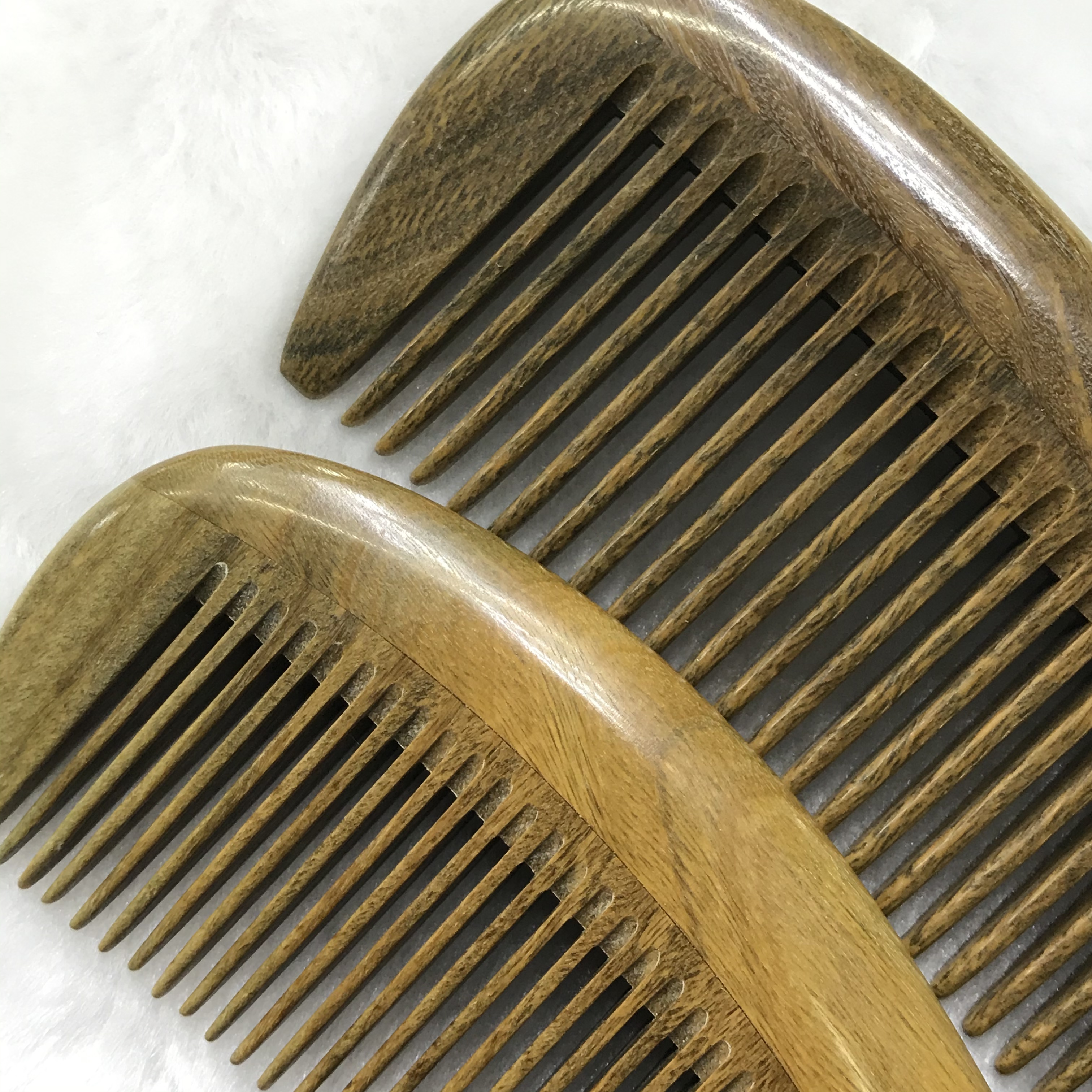 Natural wood green sandalwood comb, long handle, fine-toothed comb, straight hair comb, anti-static massage comb detail image 8