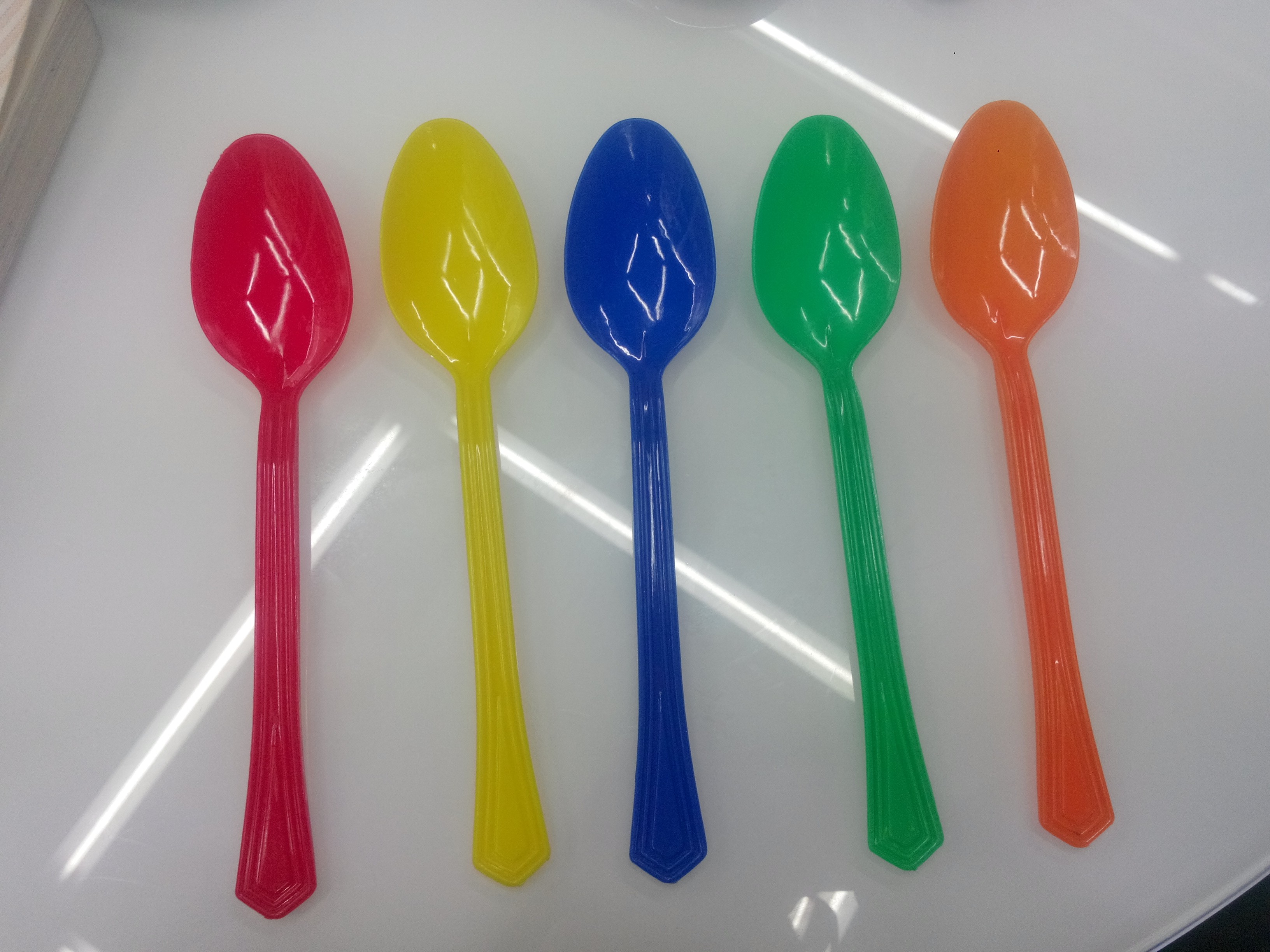 Disposable Plastic Tableware Plastic Knife, Disposable Color Knife, Disposable Plastic Knife, Disposable Color Plastic Tableware Color Knife, Fork And Spoon Application Scenario