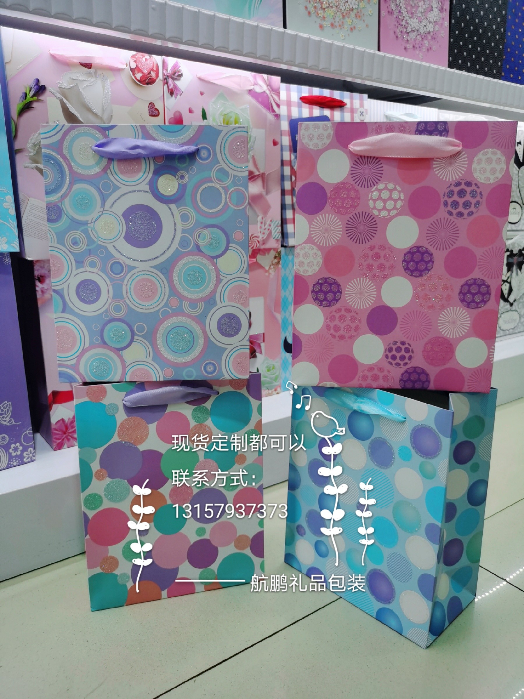 Wholesale of polka dot solid-color handbags, clothing shopping bags, high-end flower lipstick gift bags, white card paper bags pic 3