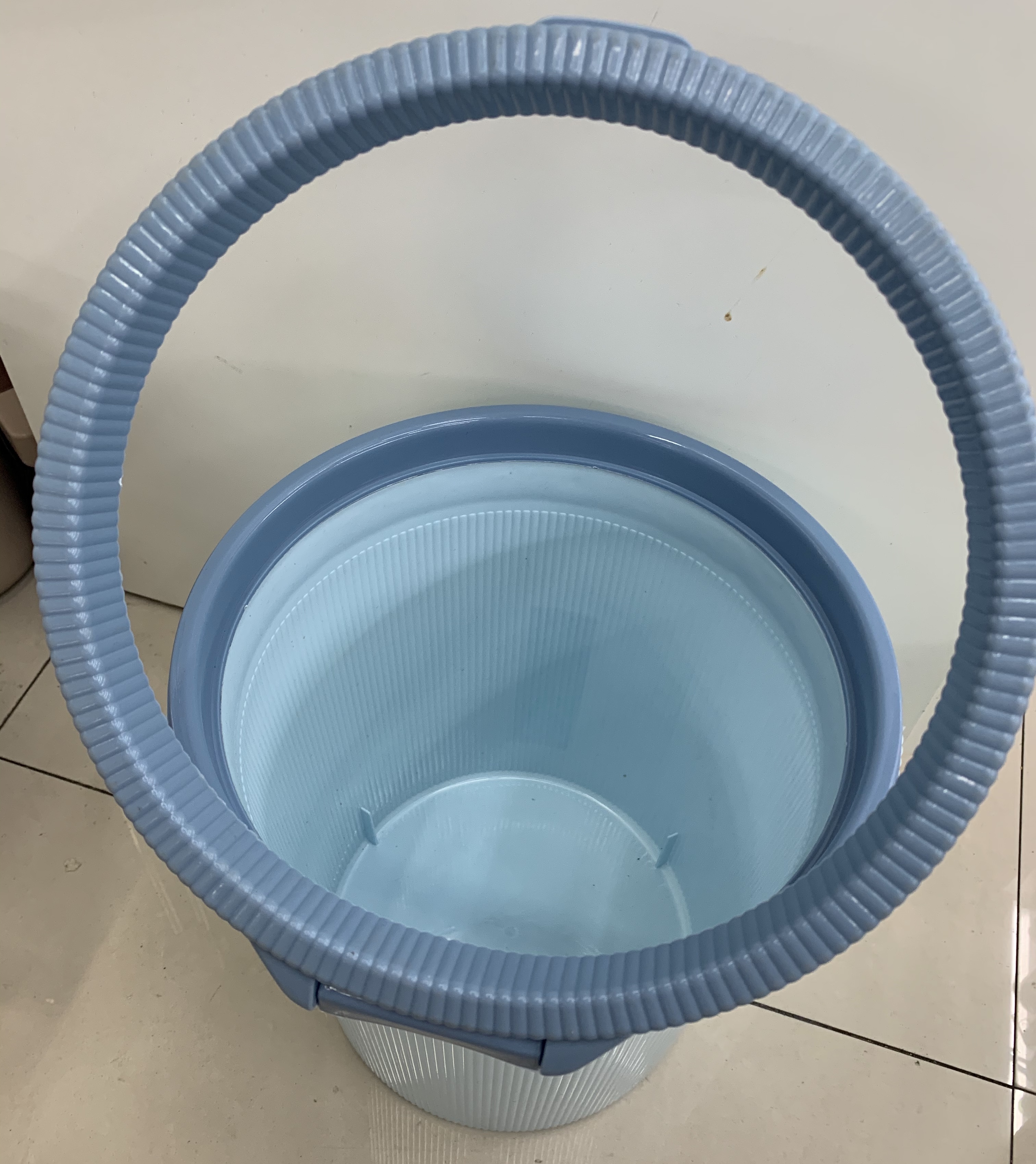垃圾桶实物图