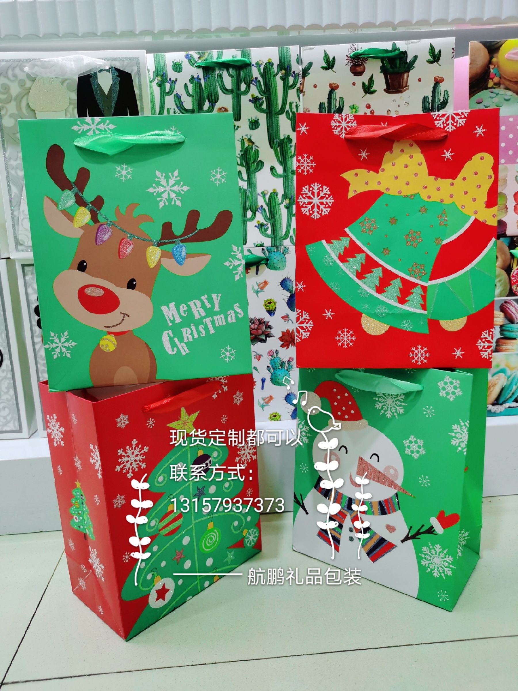 The manufacturer produces Christmas paper bags, Christmas apple gift bags, custom-made Christmas handbags, and apple paper packaging bags Specification drawing