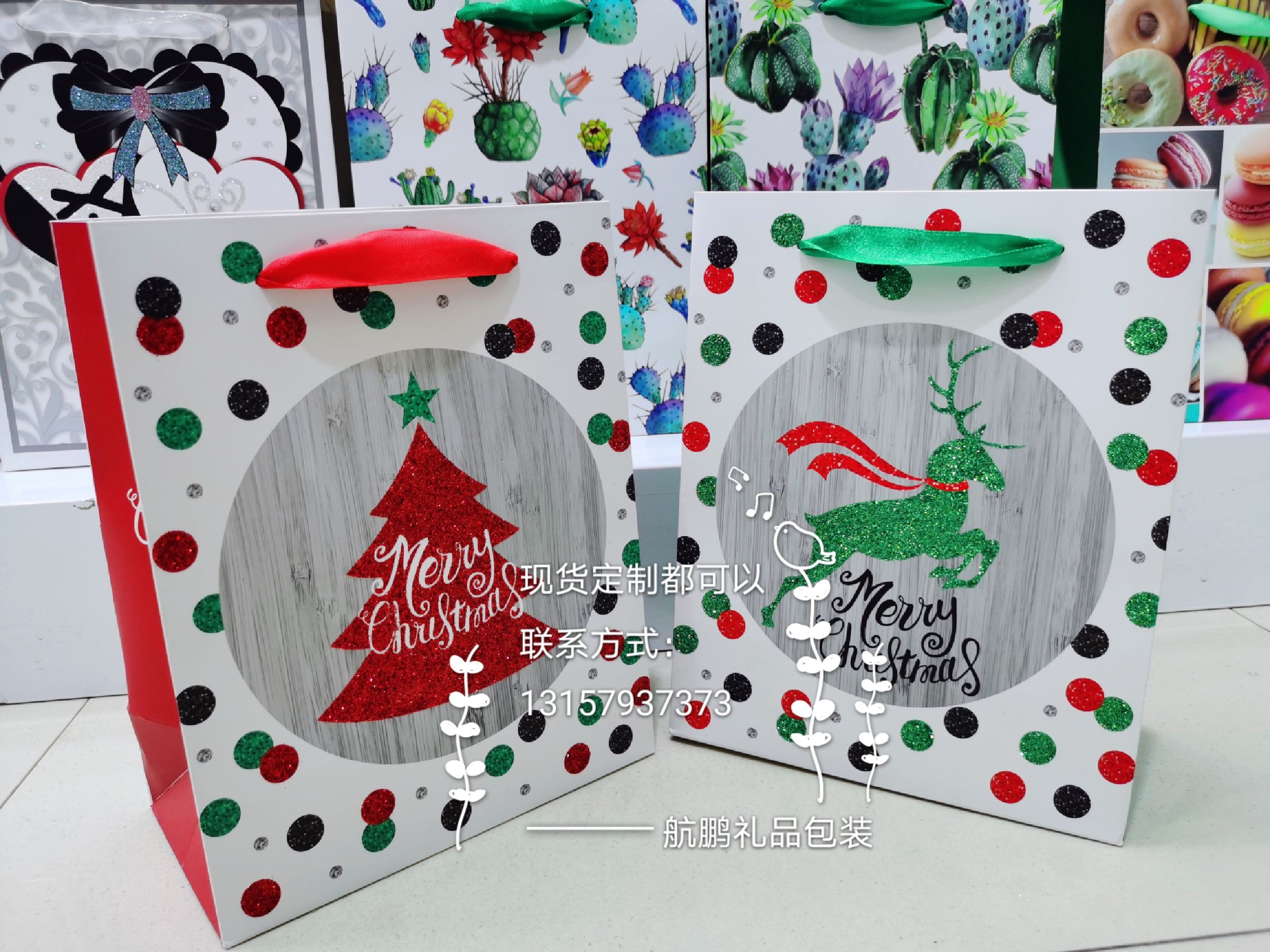 In-stock Christmas gift bags, exquisite printed kraft paper bags, universal hand-held shopping bags, white card paper bags, with logo printing available full figure