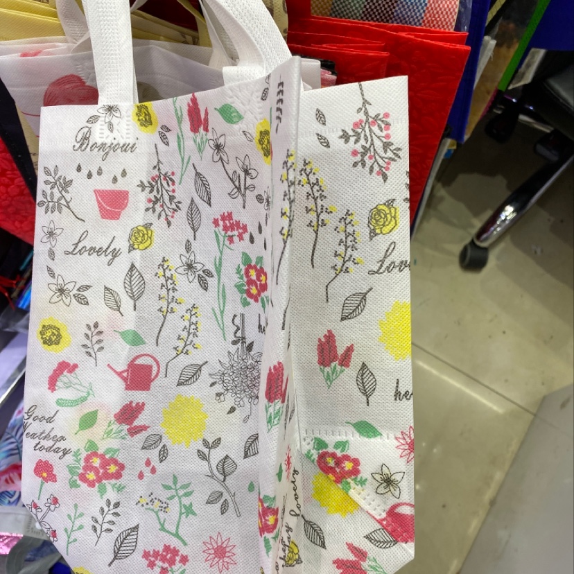Non-woven fabric bags in stock, supermarket bags, foldable handbags, packing bags pic 2