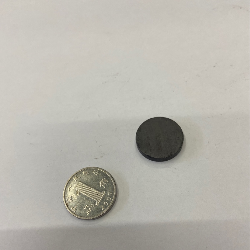 💐黑磁铁氧体圆片直径18mm厚度3mm（本店专业生产各种规格磁铁欢迎咨询）