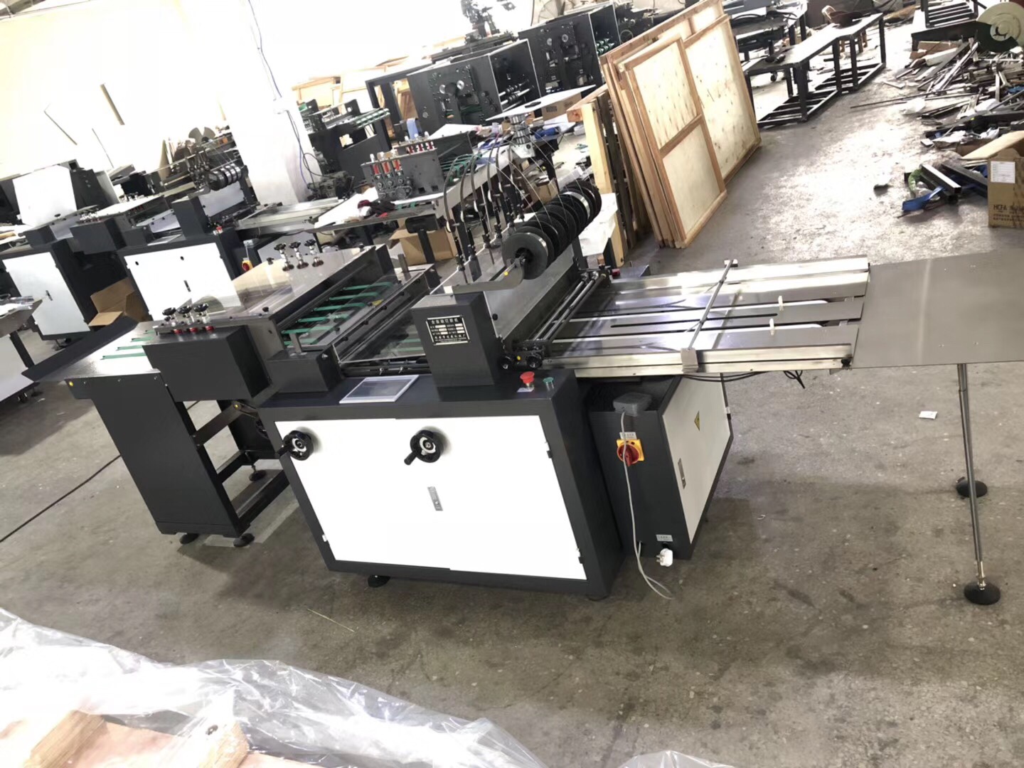 350型 450型 550型 650型 订折机产品图