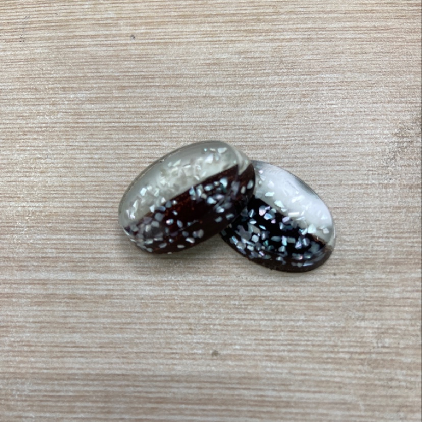 Factory direct sales of oval loose shell two-color hair clip earrings, diy handcrafted jewelry accessories details Picture