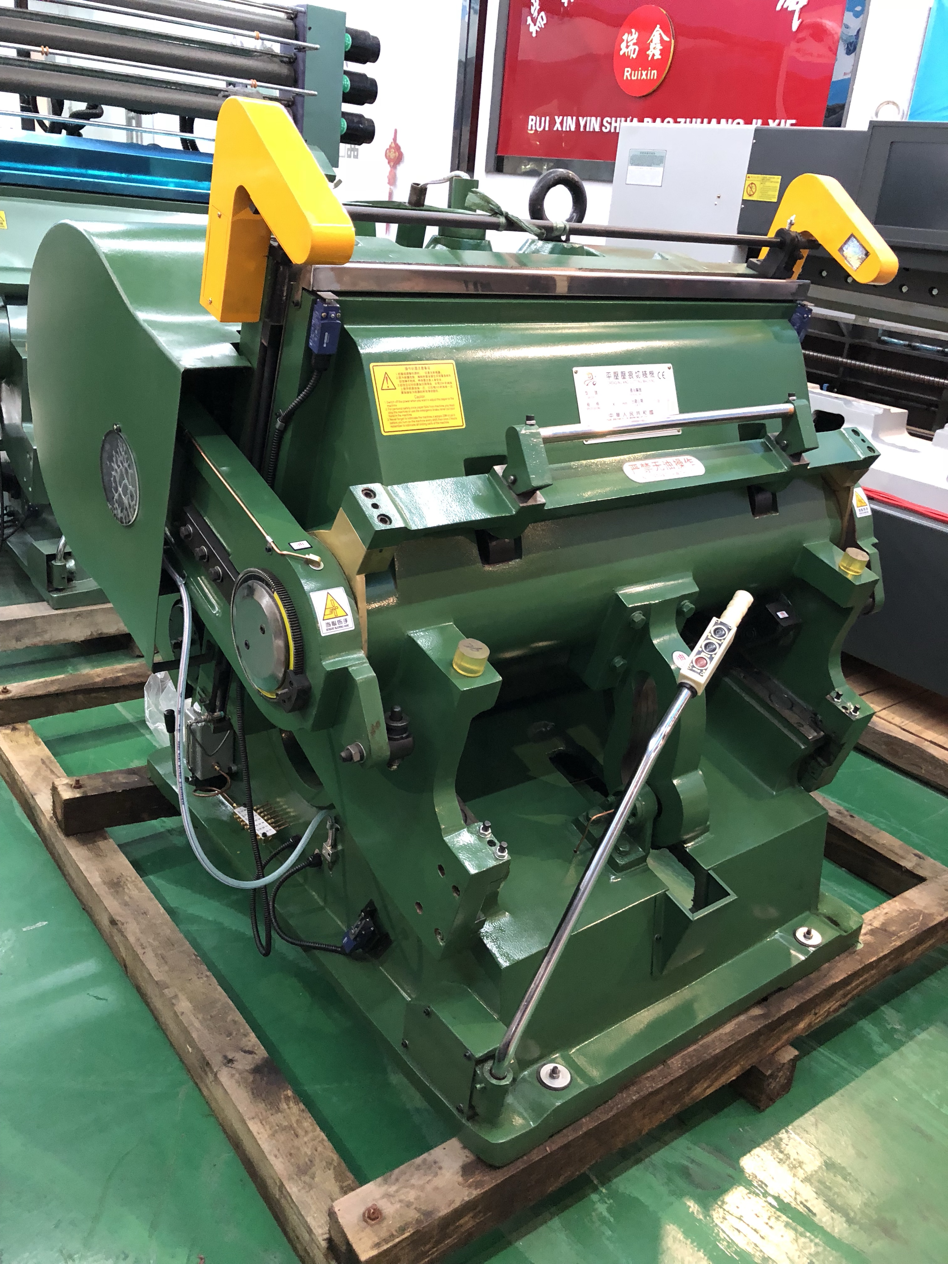 1100 type creasing machine die-cutting machine details Picture