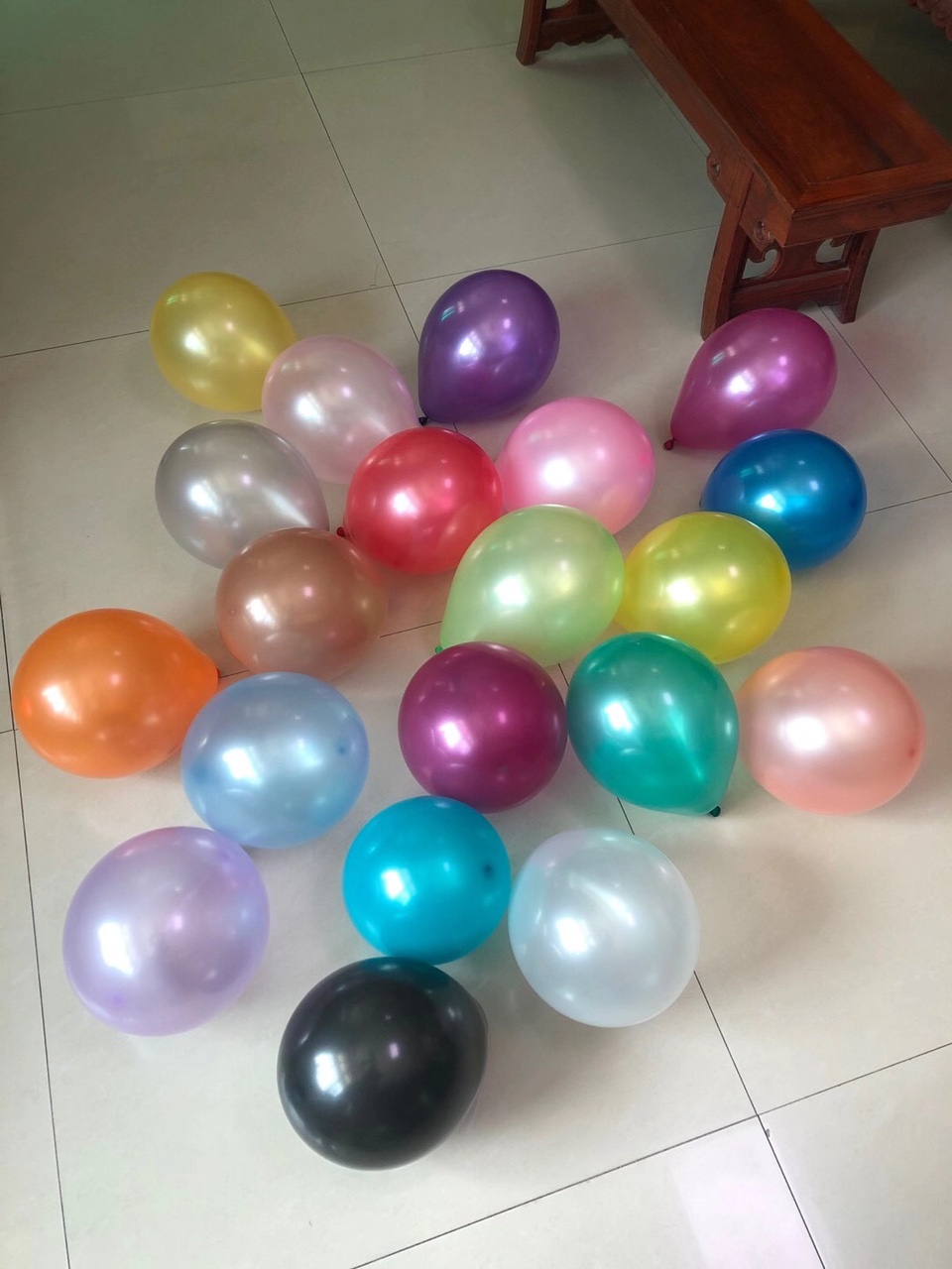 Pearlescent balloon