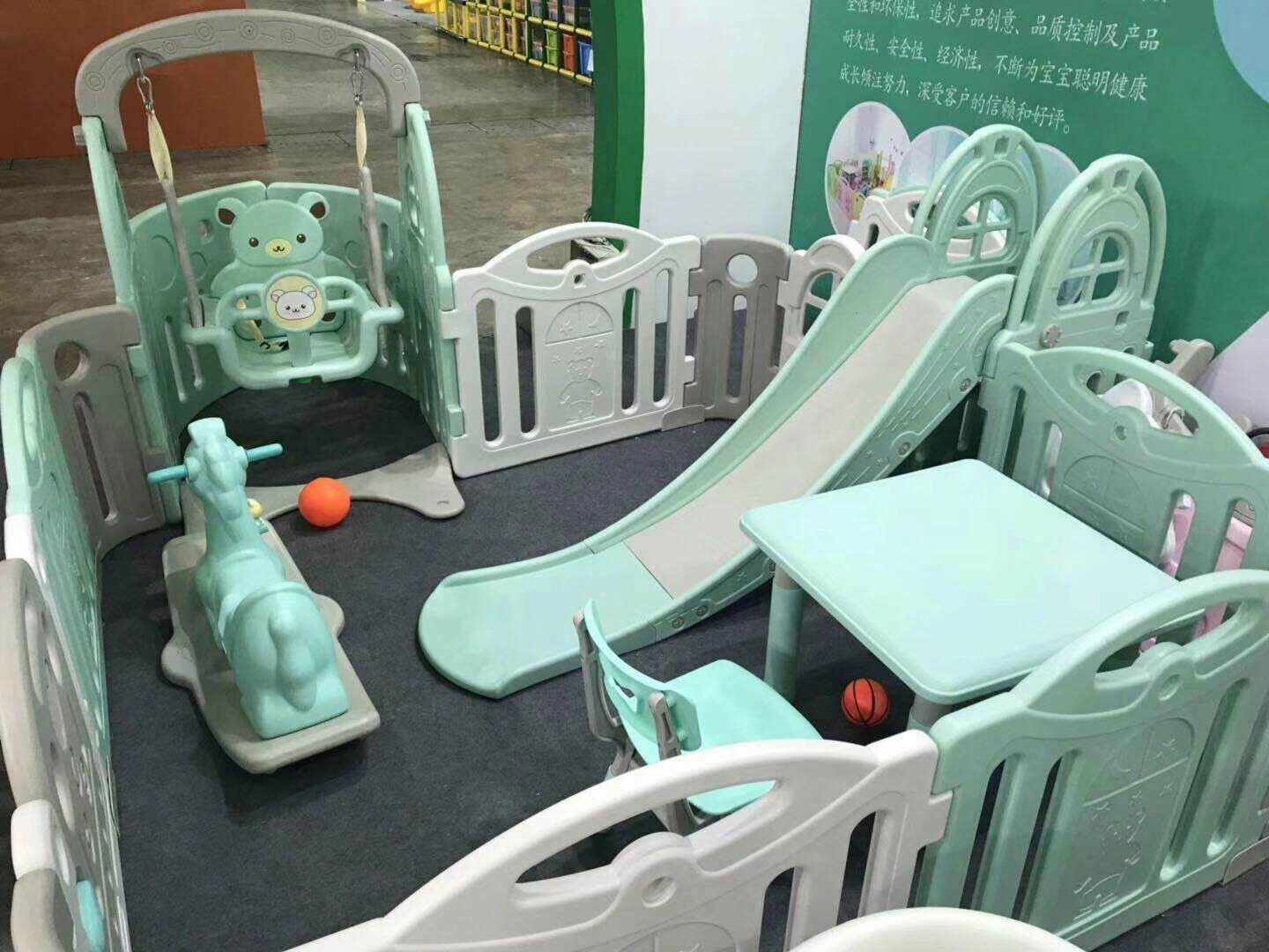 مجموعة كبيرة من السياج Item Picture