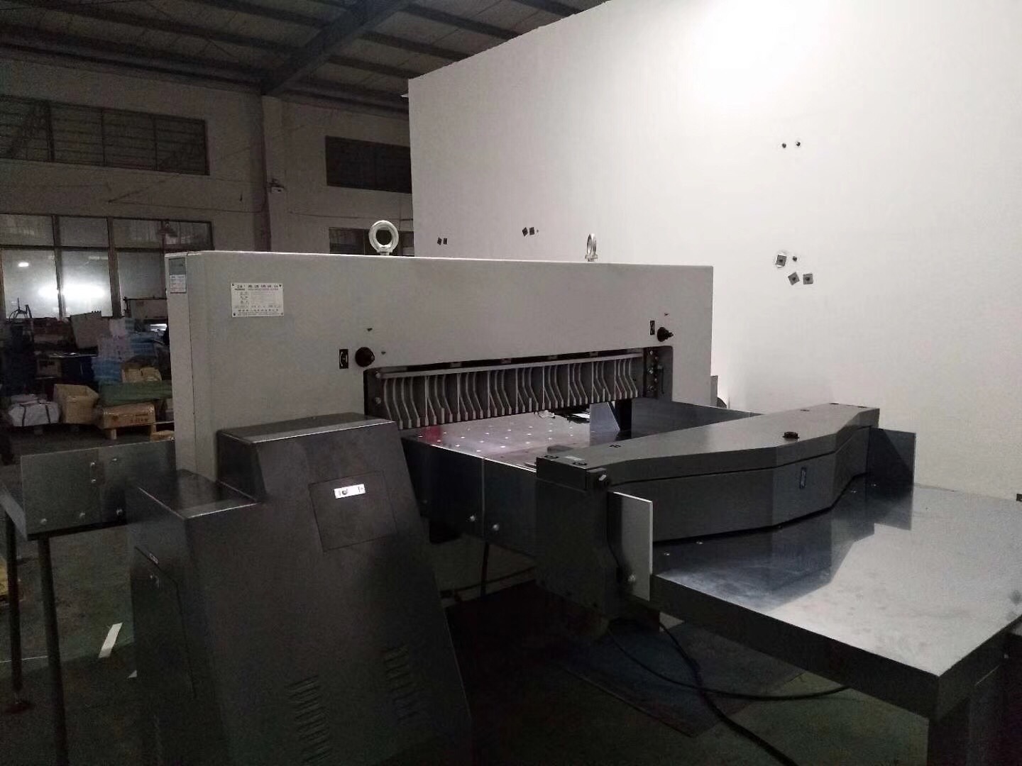 1300 Programmable paper cutting machine Item Picture