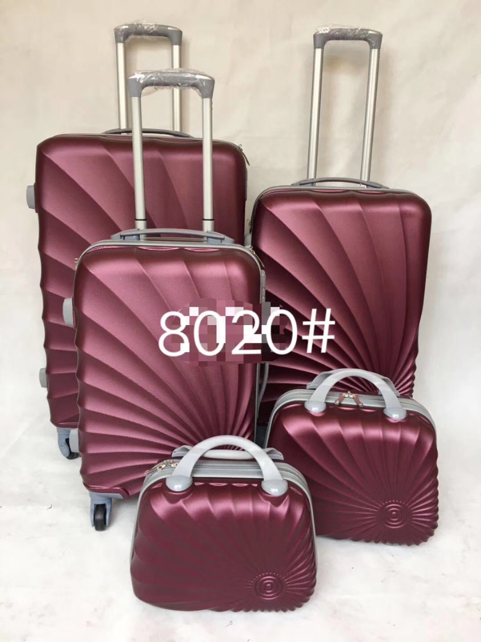 A five-piece set of 13 suitcases thumbnail