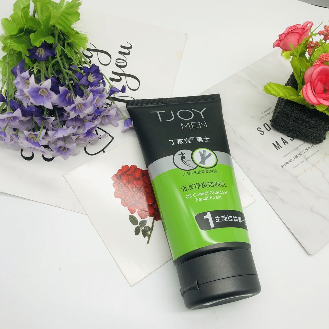 Ding Jiayi Men Charcoal Cleansing Lotion full figure