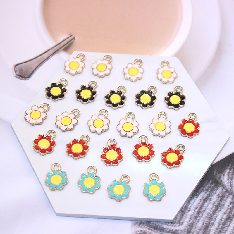 Manufacturers direct DIY jewelry accessories drip oil alloy small flower key chain bracelet bags bracelet hanging ornaments wholesale thumbnail