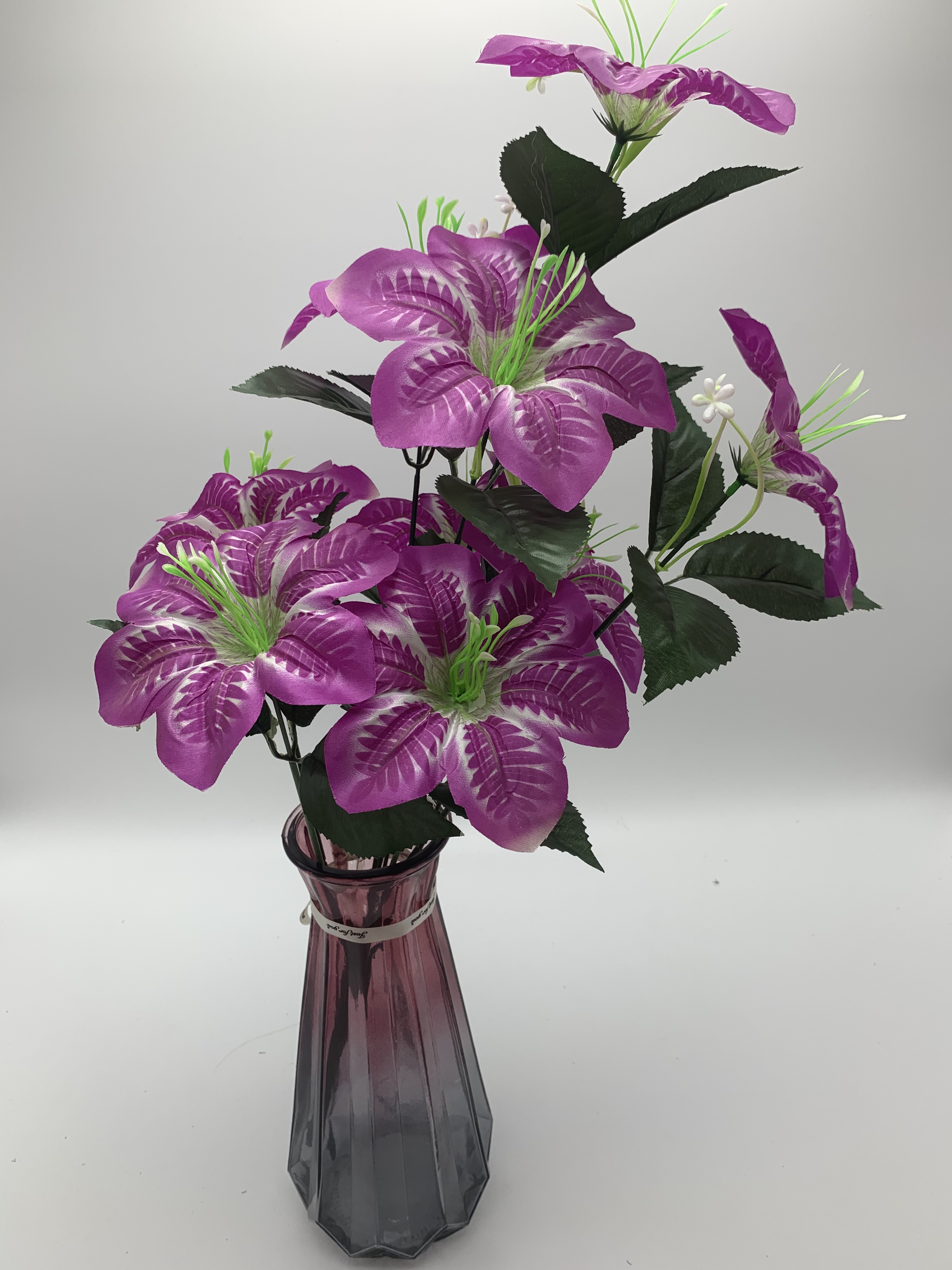 Nine silk-screened six-eared lilies Specification image