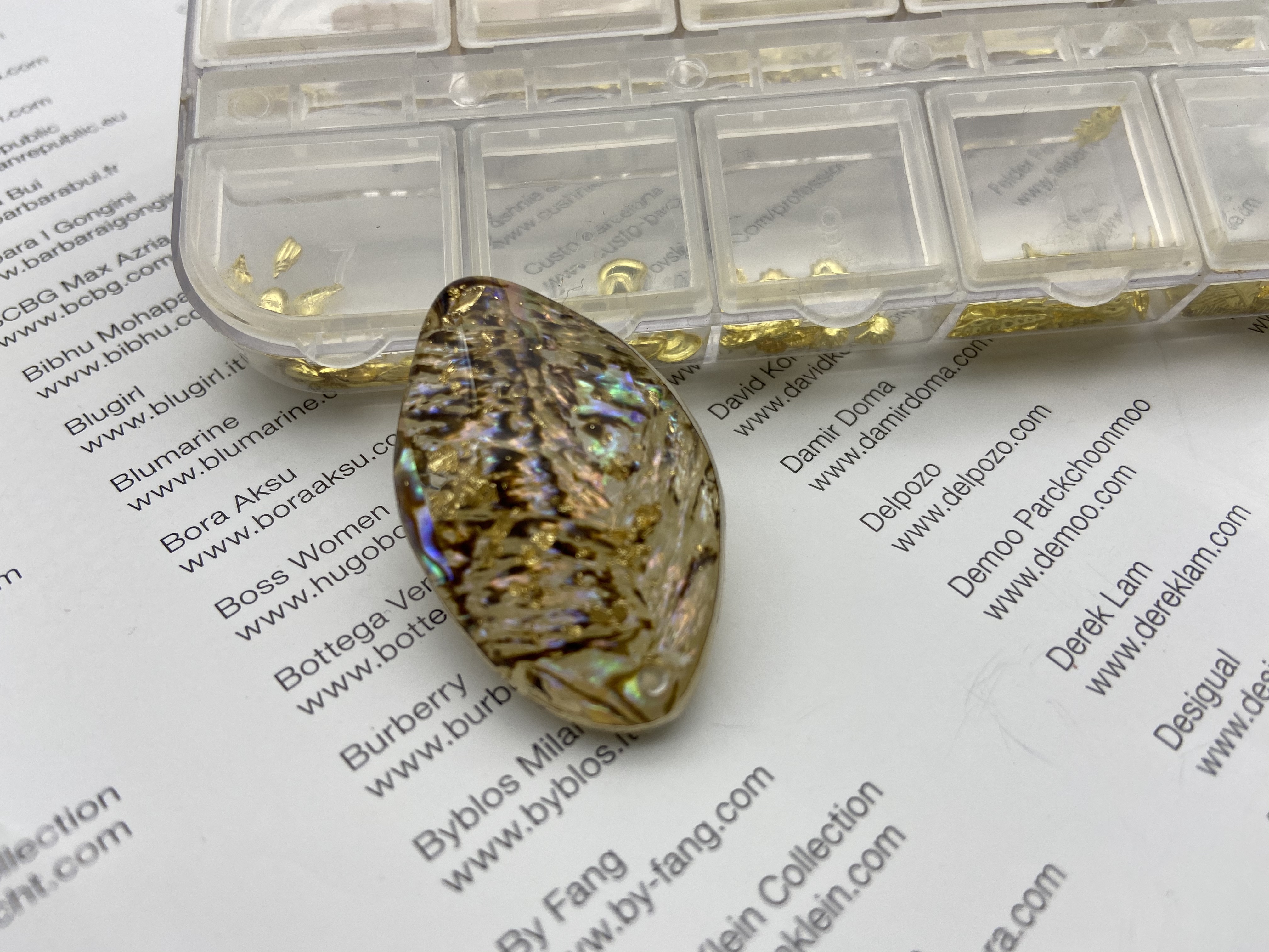 The New Rui Korean version water ripple shaped abalone and shell gold foil jewelry accessory can be perforated details Picture