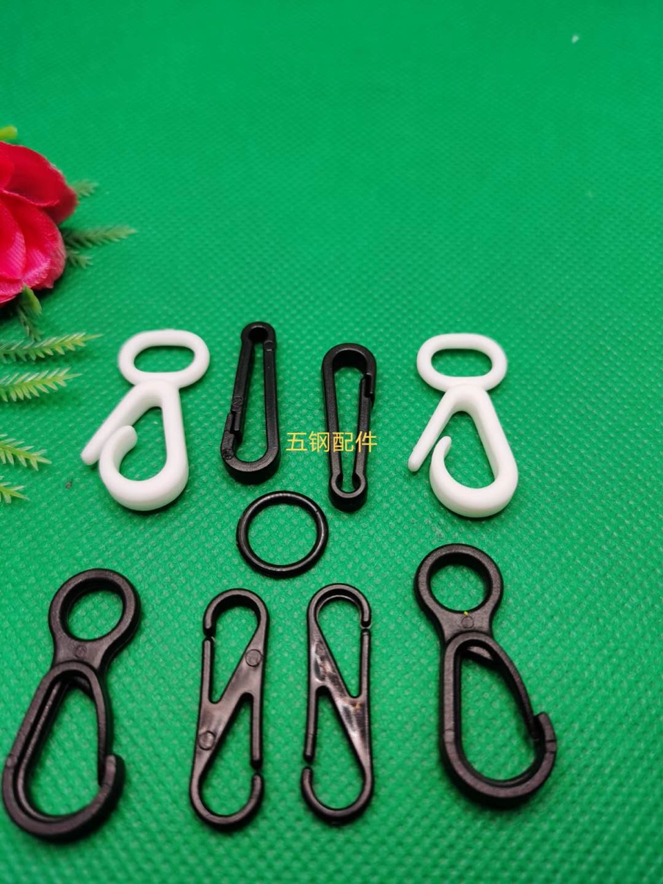 Windproof hook, glove hook, mask drop hook thumbnail