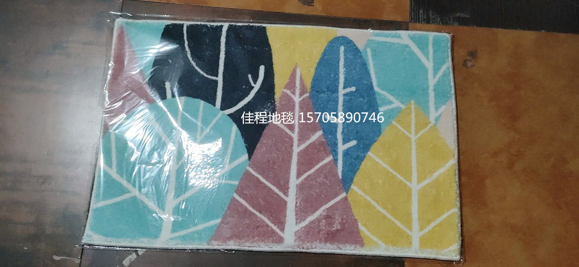 The new faux cashmere printed floor mat, cartoon animal mat, anti-slip mat, faux cashmere foot mat and household mat are of good quality undefined