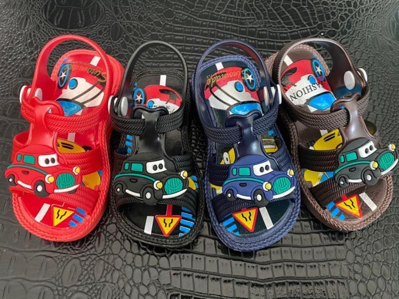 朵拉鞋业夏季男童吹气卡通凉鞋图