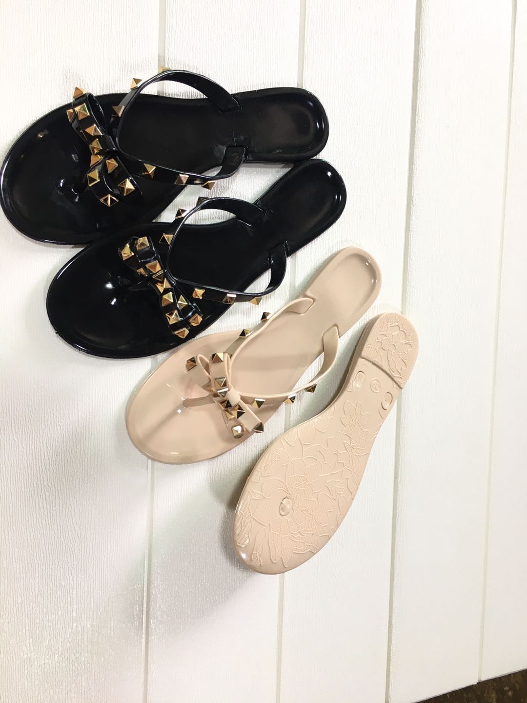 Korean version of lady riveted slippers in stock