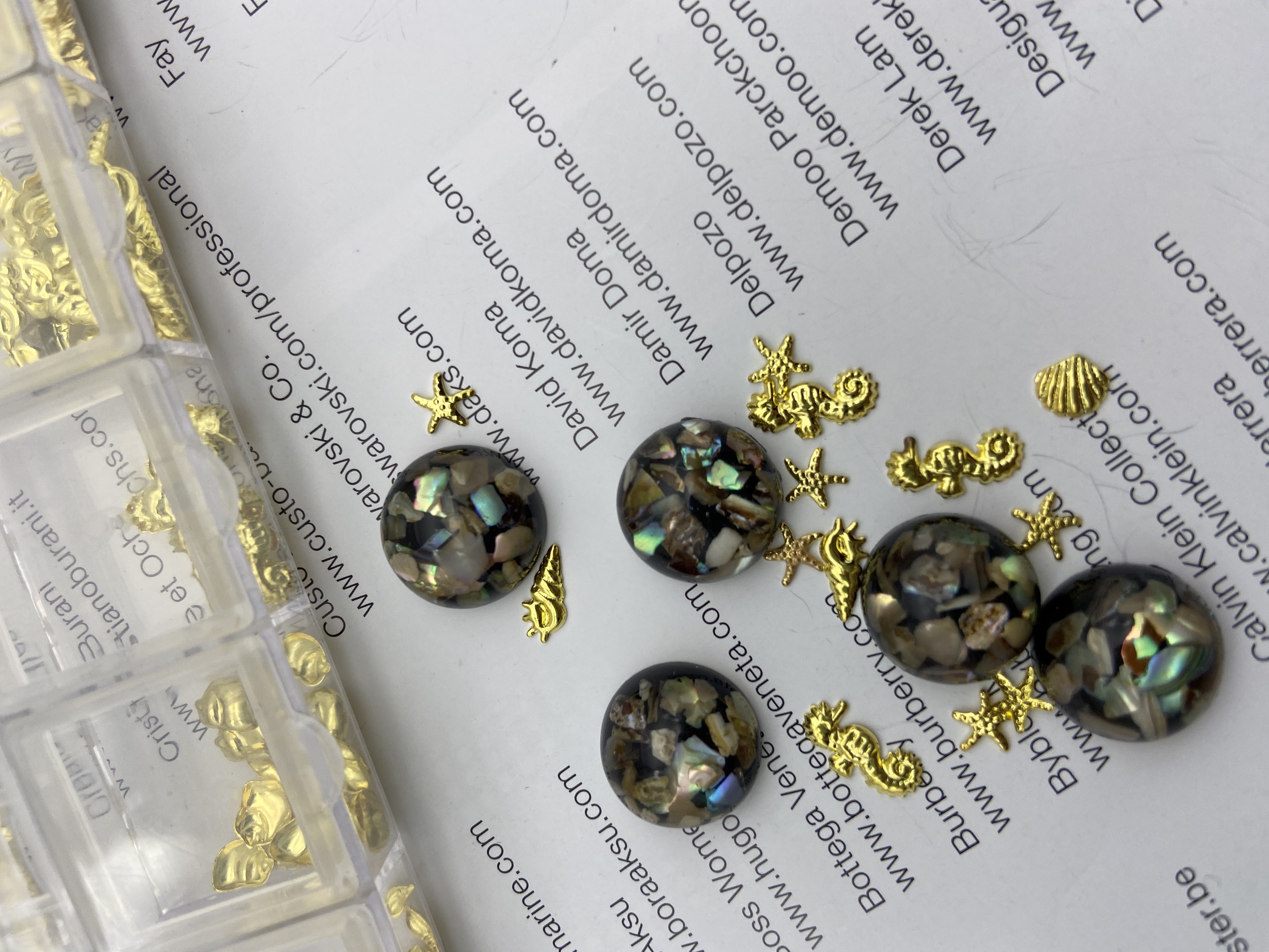 Xinrui Plain round Loose shell seven-color rings, earrings, hair ornaments, buttons, clothing accessories, Diy accessories Application Scenario