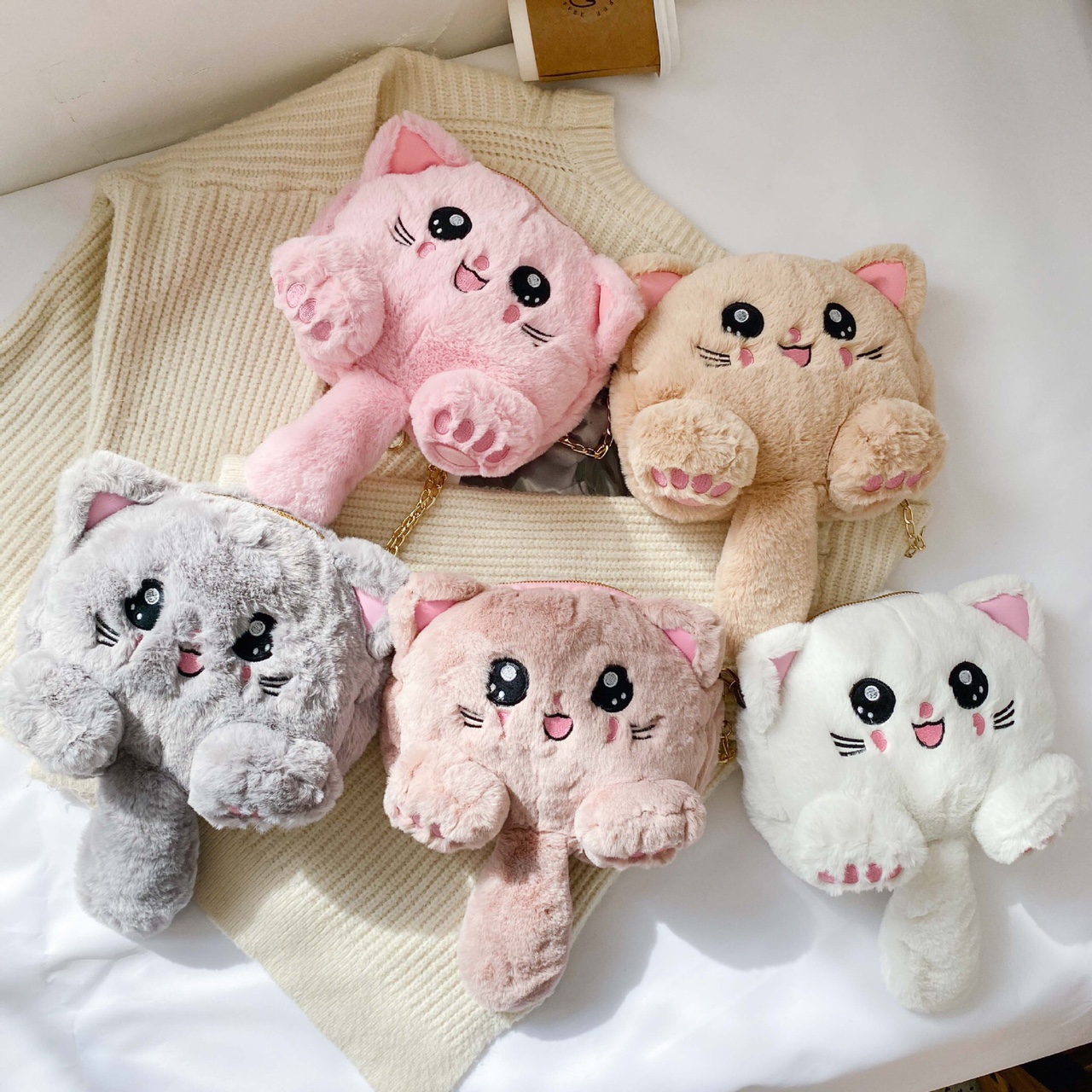2020 new ins trendy women's single-shoulder bag, cartoon and cute plush women's crossbody bag, fashionable chain bag