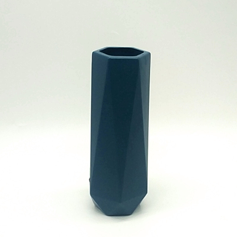 Modern simple plastic vases creative decorative decoration European-style imitation ceramic vases Nordic imitation glaze resistant to breaking