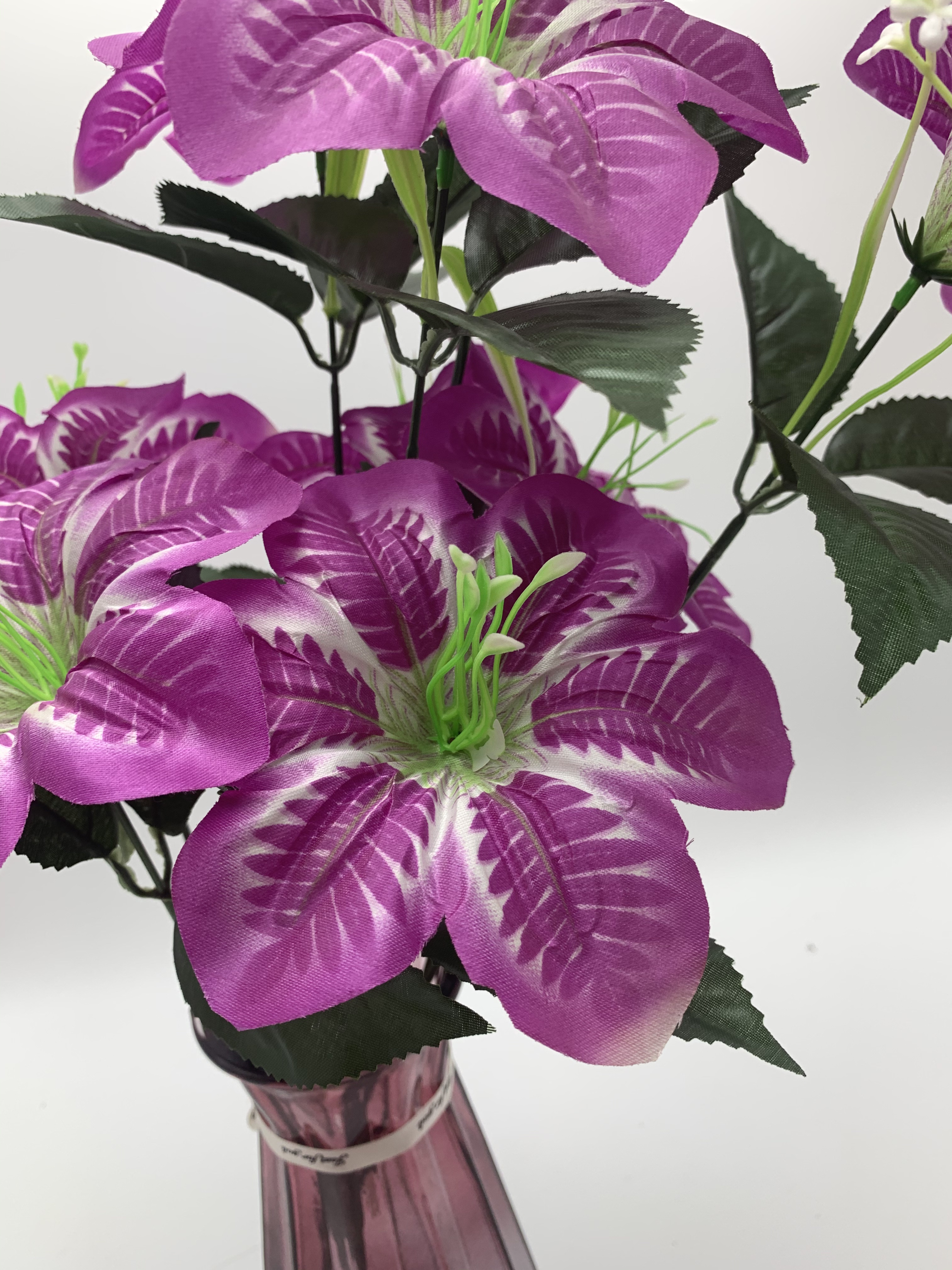 Nine silk-screened six-eared lilies details Picture