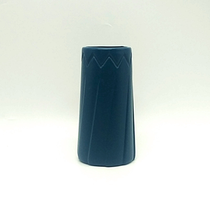 Simple Nordic imitation porcelain plastic vases for home New Year decoration, dry flower arrangement vases, factory direct sales