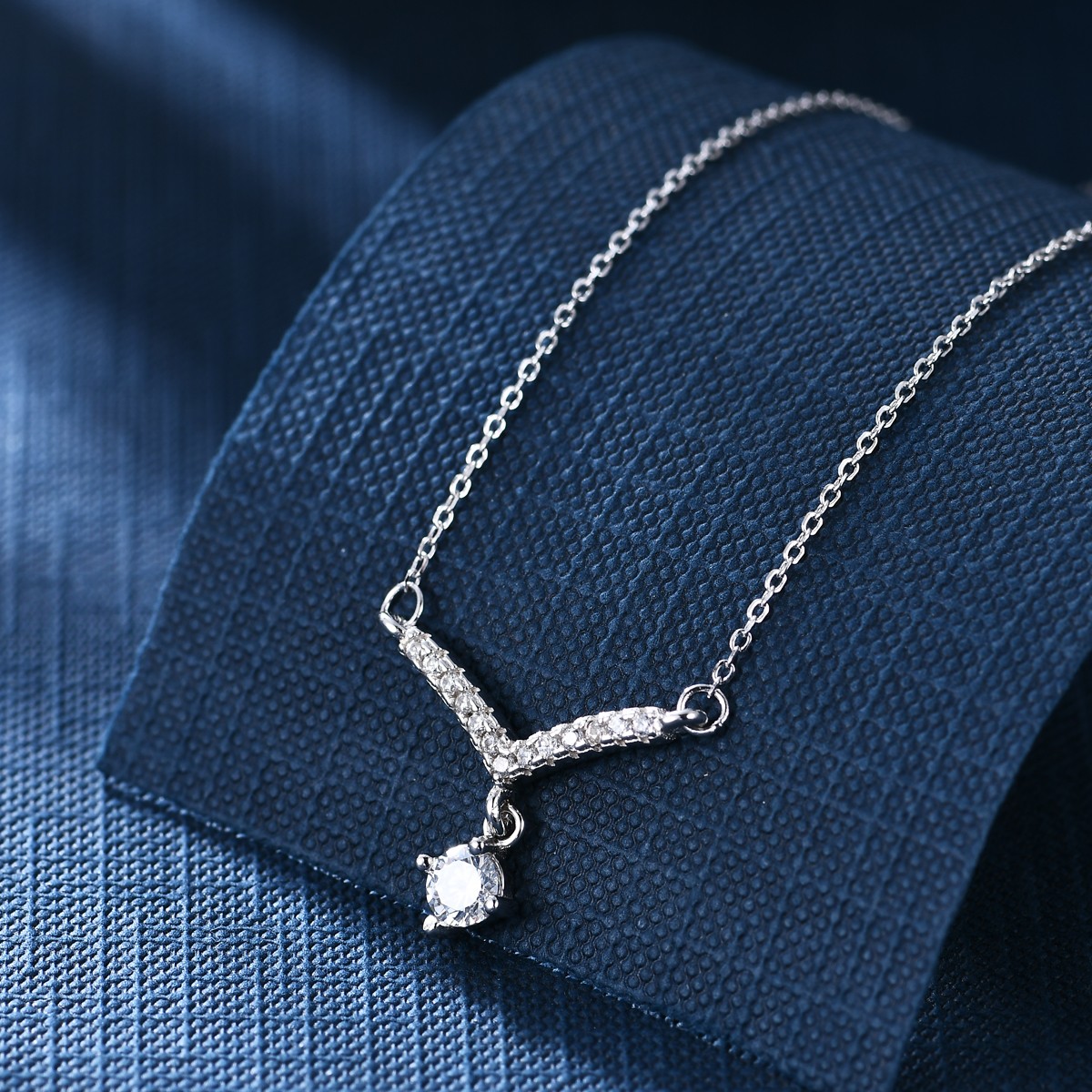 Anton Head Wolf S925 sterling silver niche design Instagram fashion Versatile Women's Necklace, minimum order quantity one, free shipping detail image 1