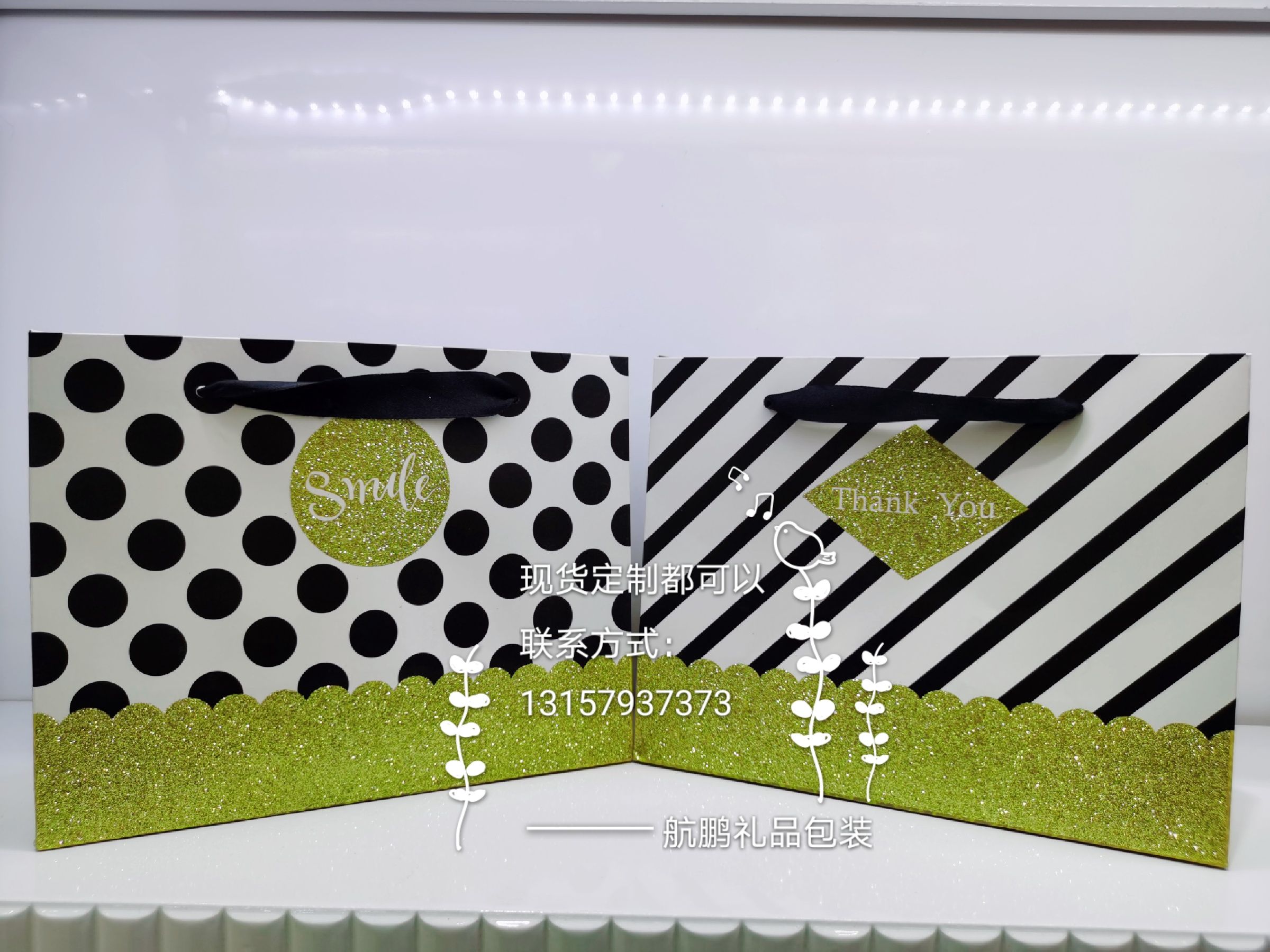 Factory direct sales of diagonal striped handbags, custom-made clothing shopping bags, gift handbags, paper bags with logos full figure