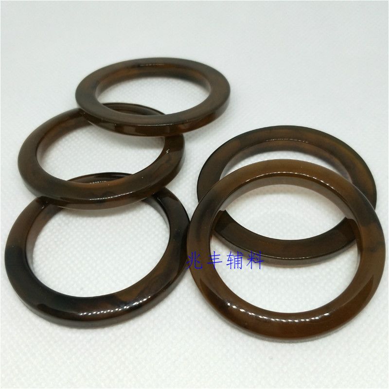 Resin circular pattern plastic belt, buttons, trench coat waist buttons, shoe buttons, accessories, clothes and accessories Application Scenario