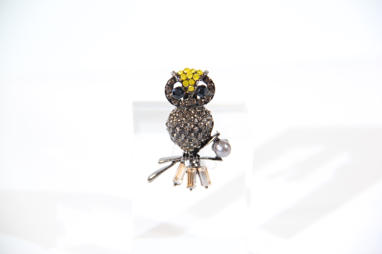 猫头鹰灰珍珠胸针