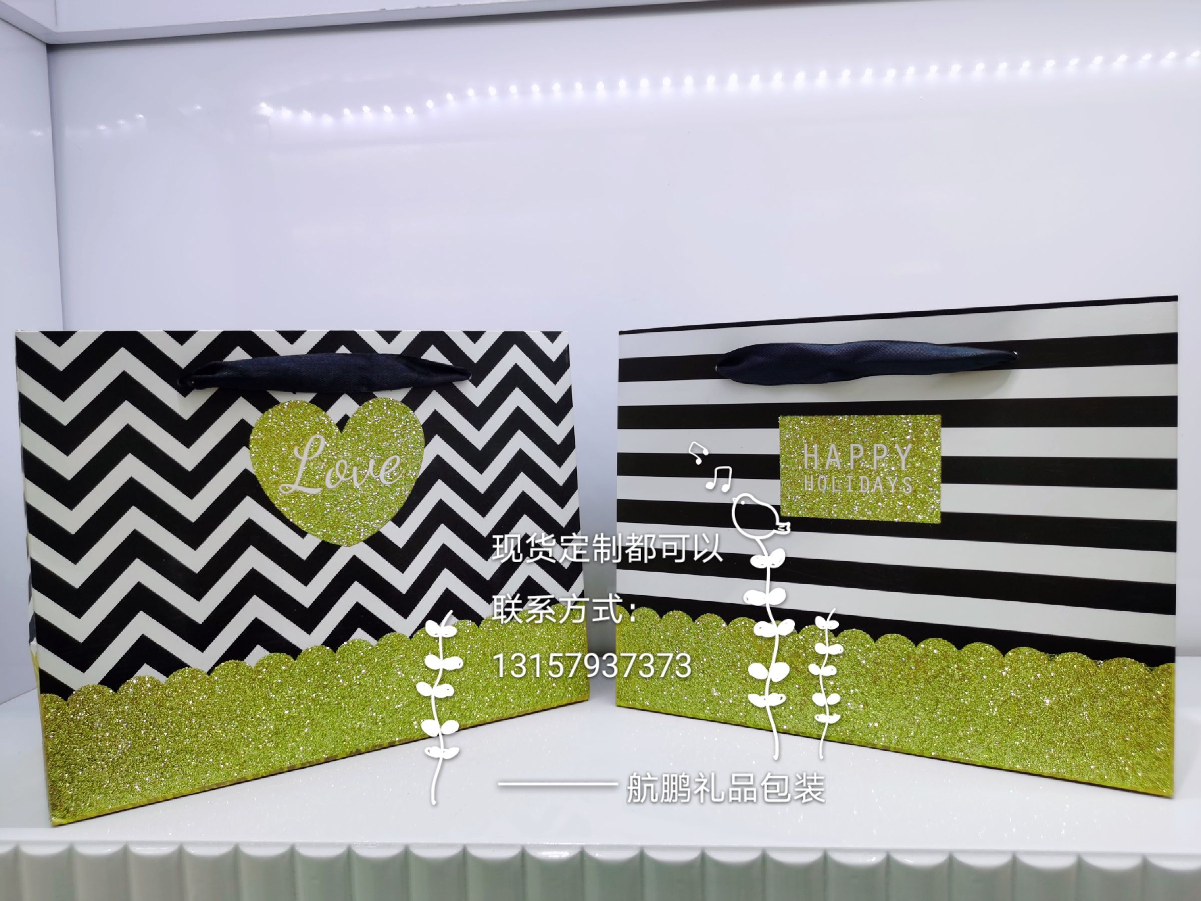 Factory direct sales of diagonal striped handbags, custom-made clothing shopping bags, gift handbags, paper bags with logos details Picture
