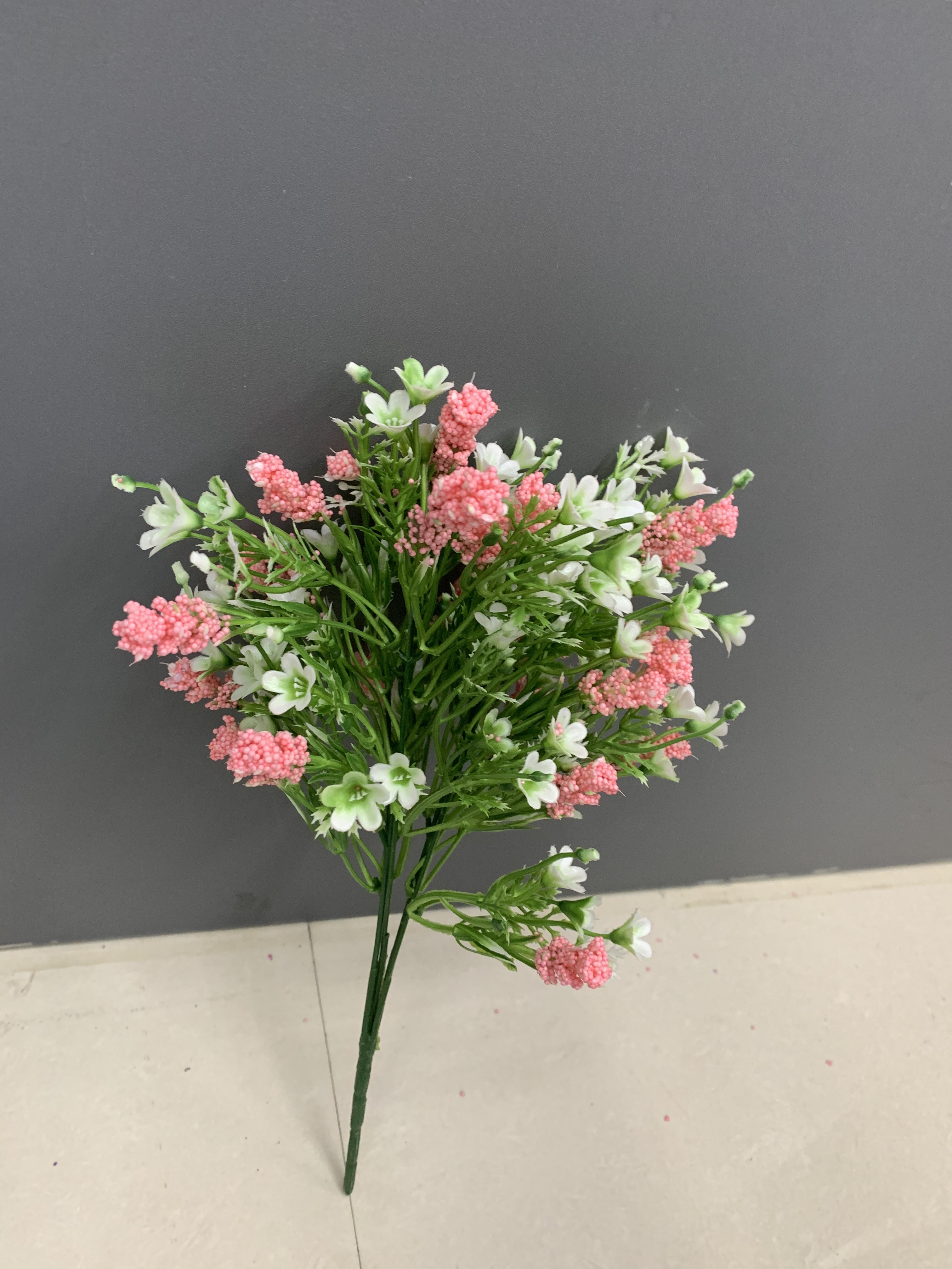 A small bunch of flowers Specification image