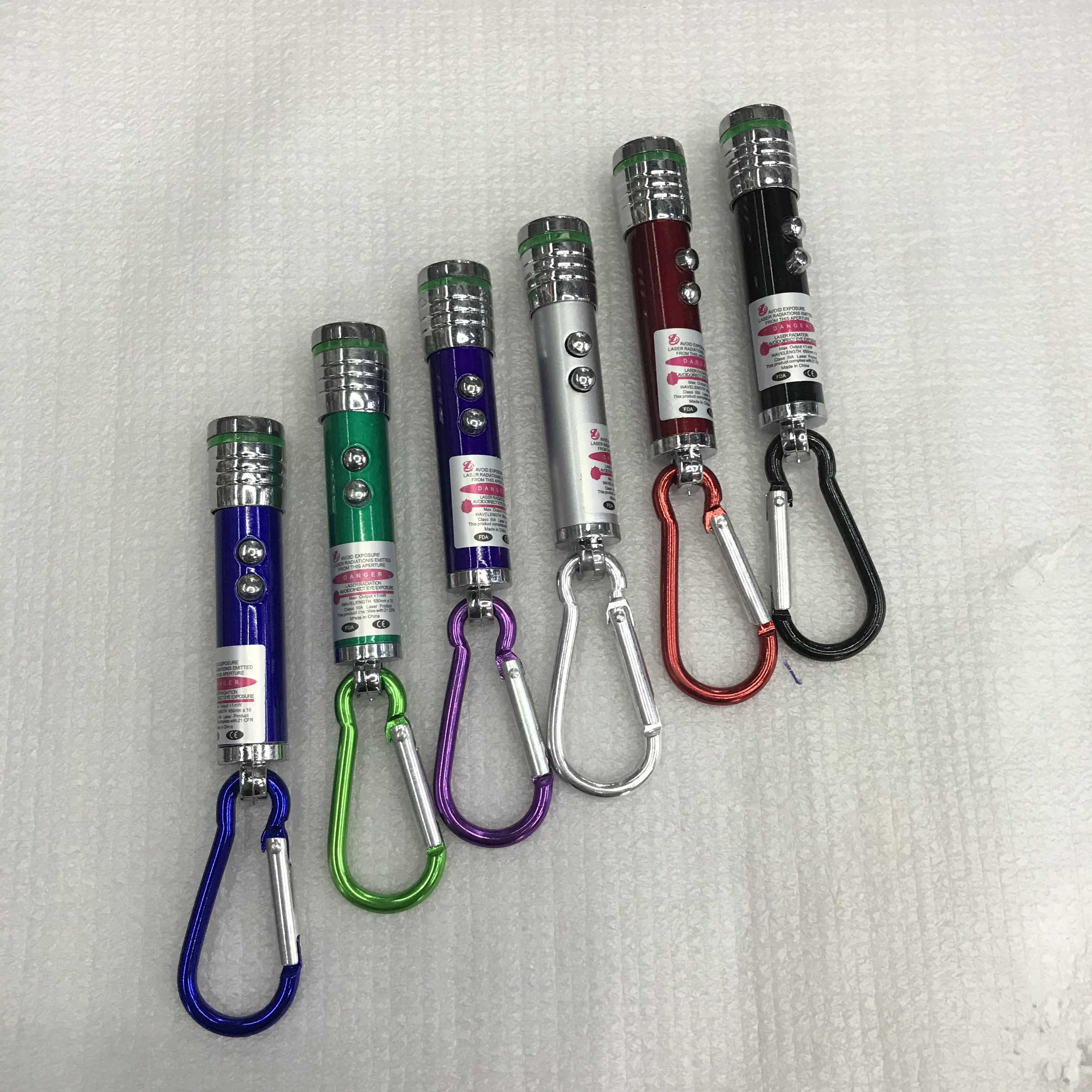 迷你小电筒红外线激光照明钥匙灯登山扣小电子灯教学激光逗猫棒产品图