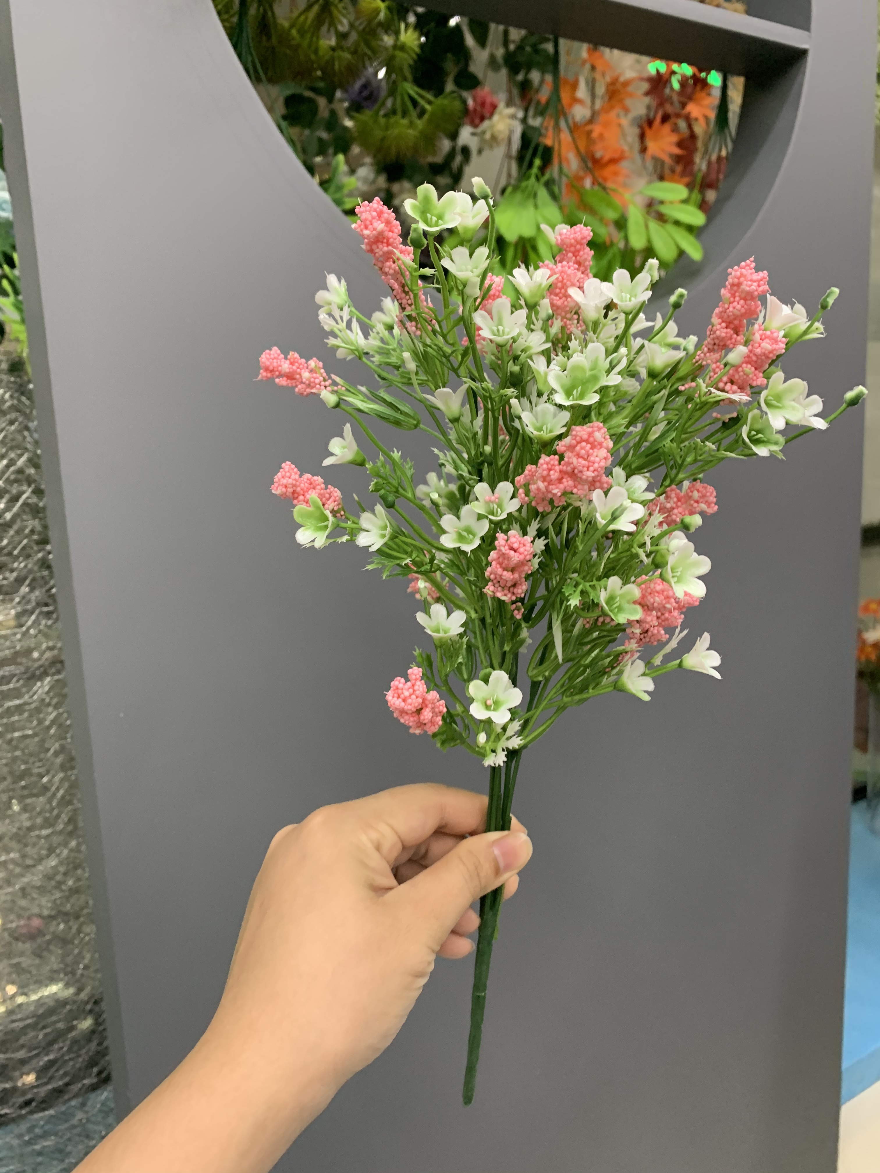 A small bunch of flowers Item Picture