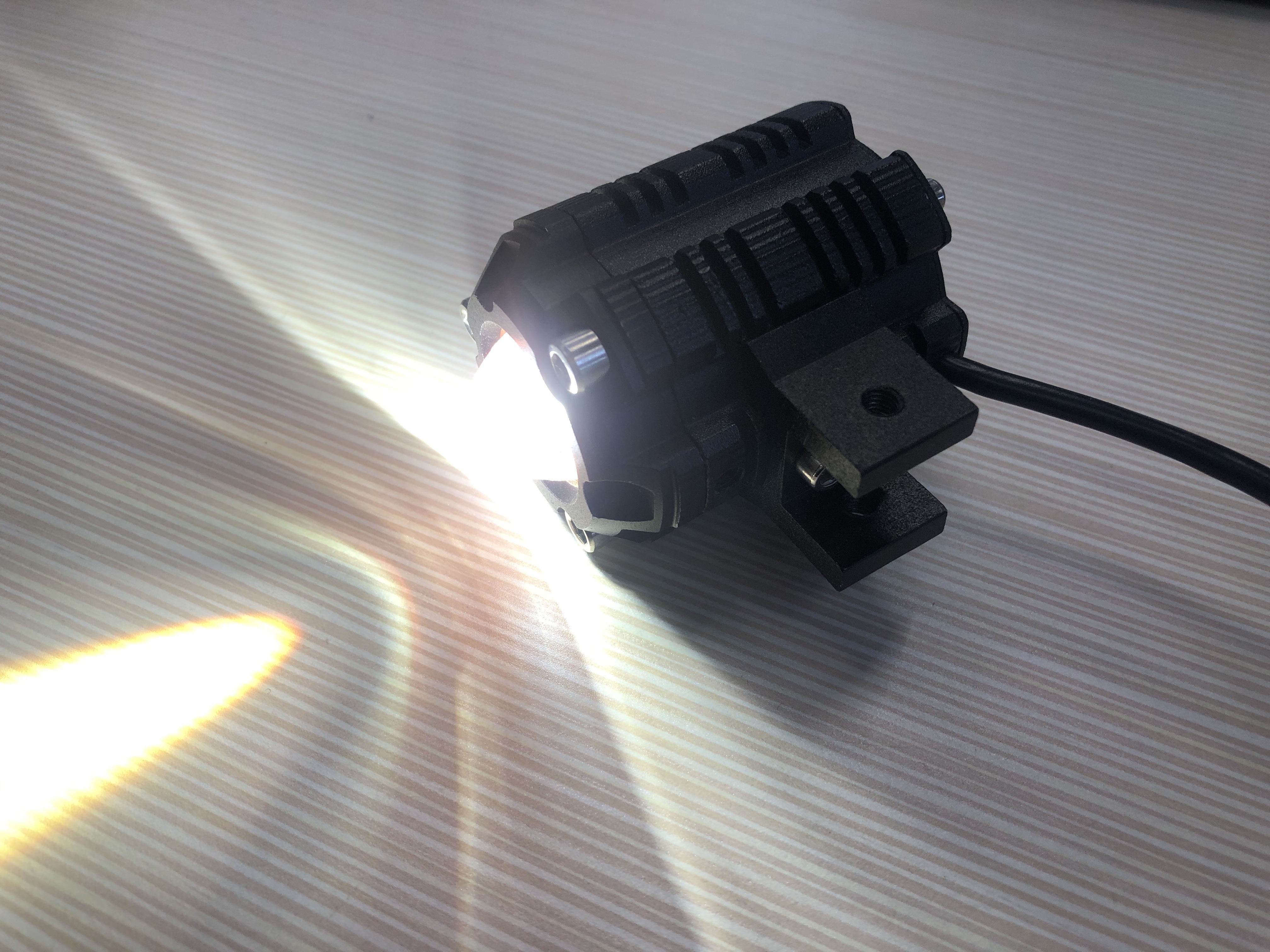 Motorcycle LED laser spotlights, ultra-bright led headlights, white and yellow light, street lamps, strong high beams, external waterproof and corrosion-resistant lens spotlights, electric vehicle and car anti-fog lights, motorcycle accessories Specification drawing