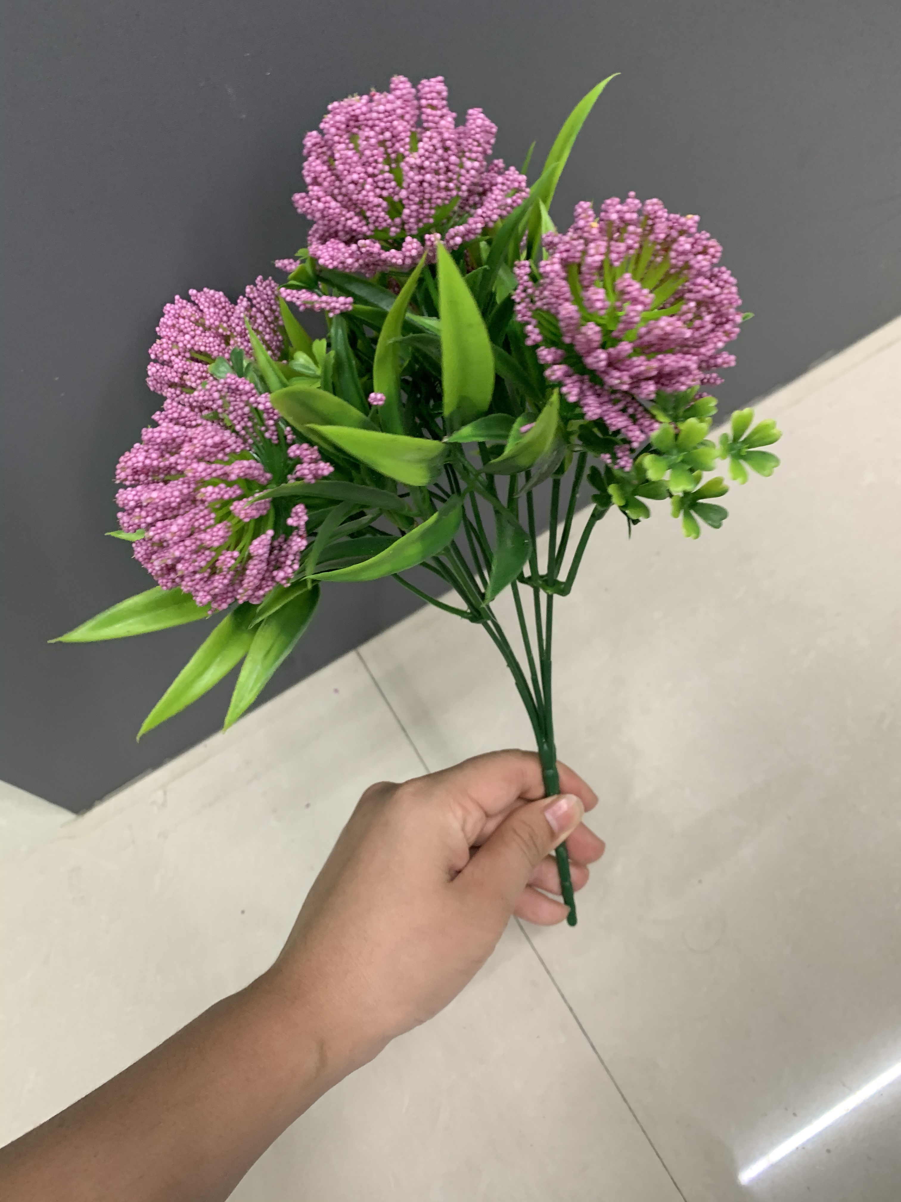Small bouquets of flowers and small balls Application Scenario