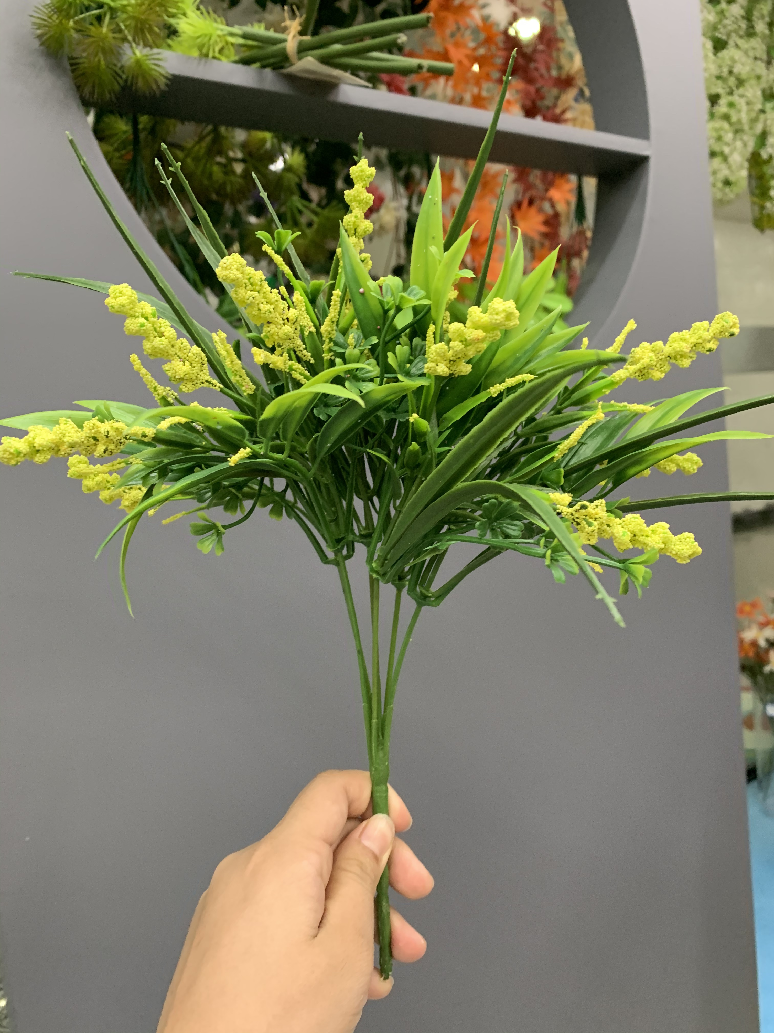 A small bunch of foam flowers Specification image