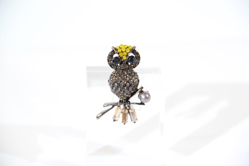 猫头鹰灰珍珠胸针产品图