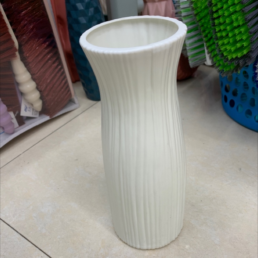 Plastic vase thumbnail